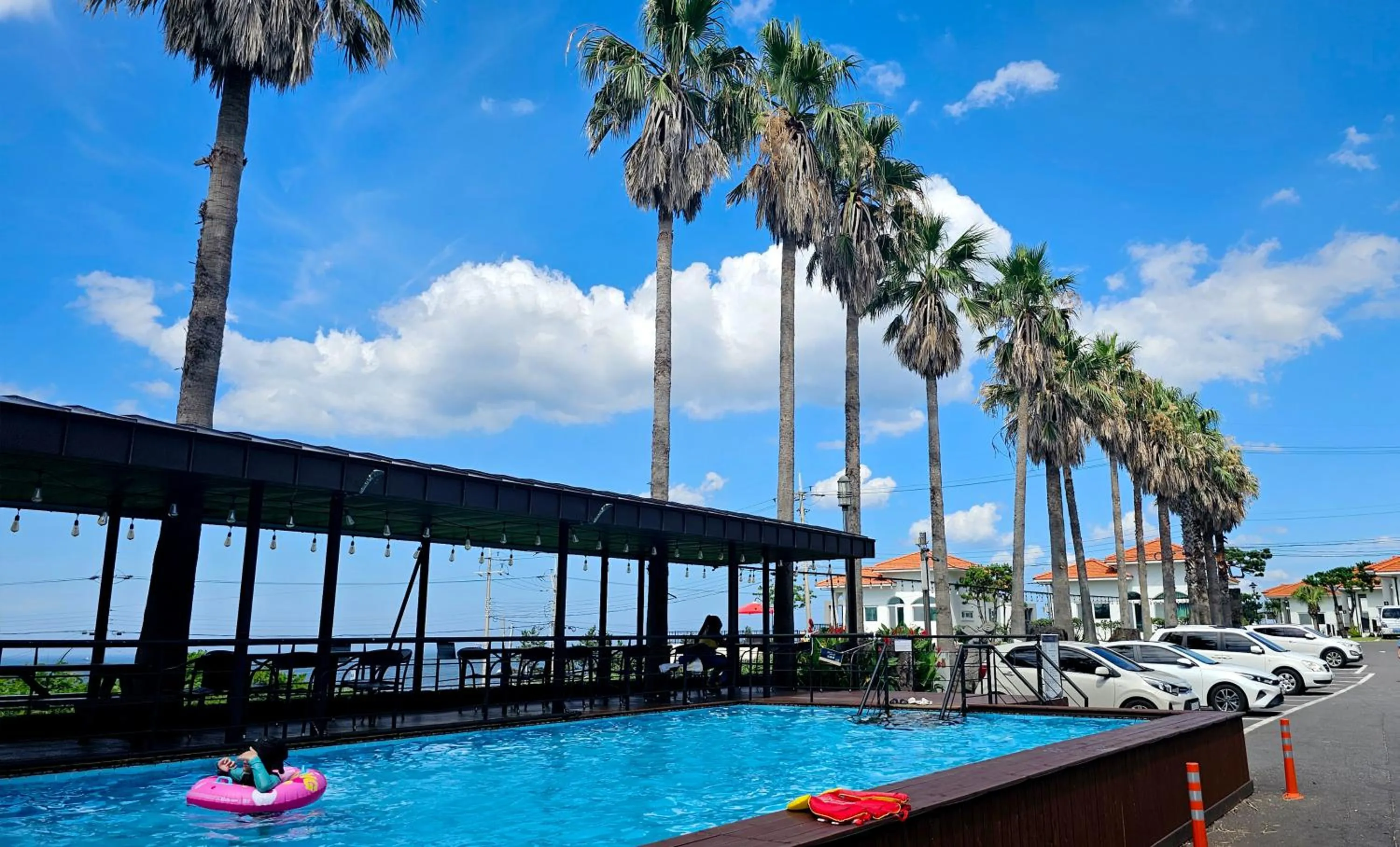 Swimming pool in Benikea Hotel Jeju