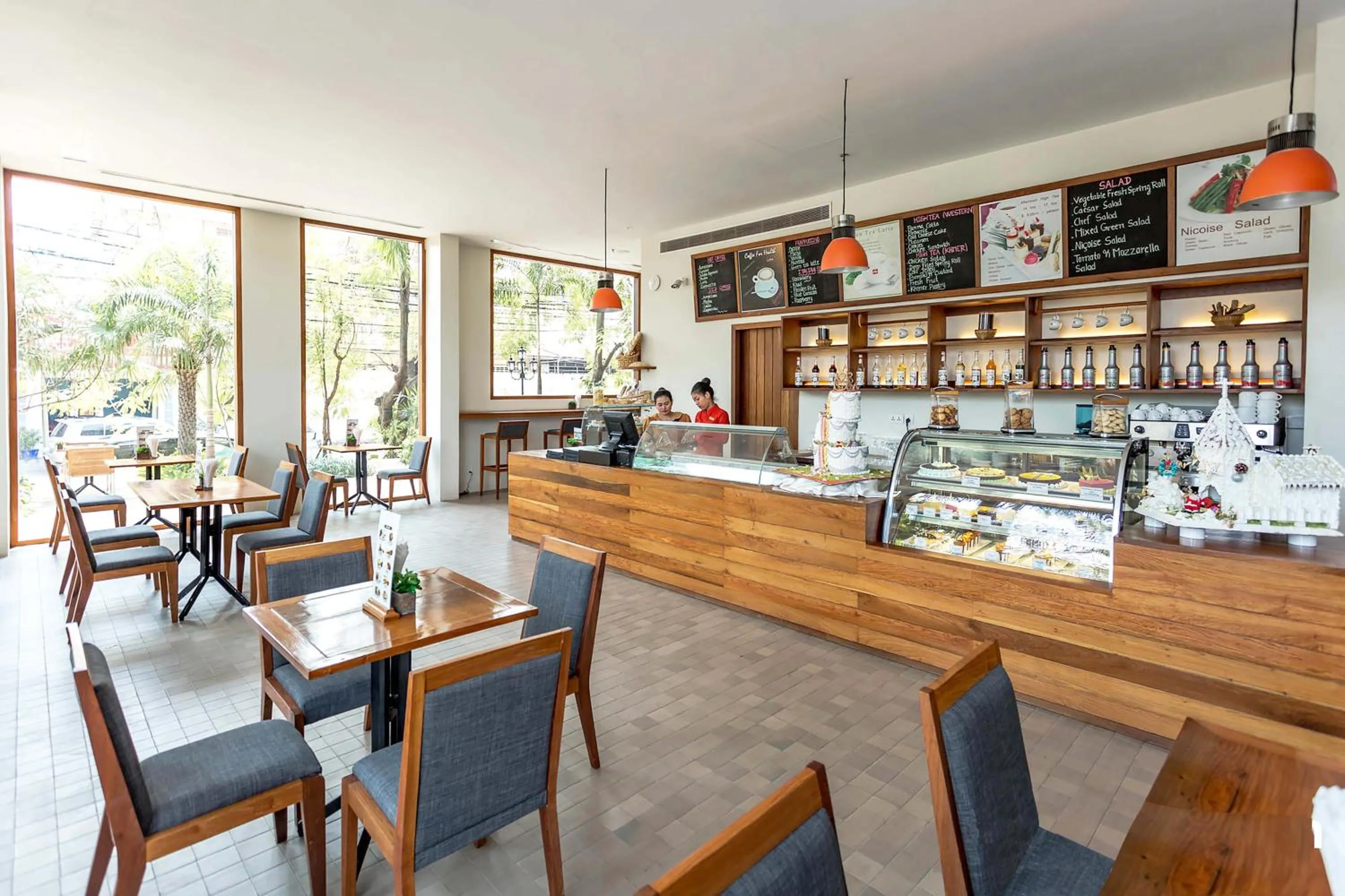 Restaurant/places to eat in Hotel Somadevi Angkor Boutique and Resort