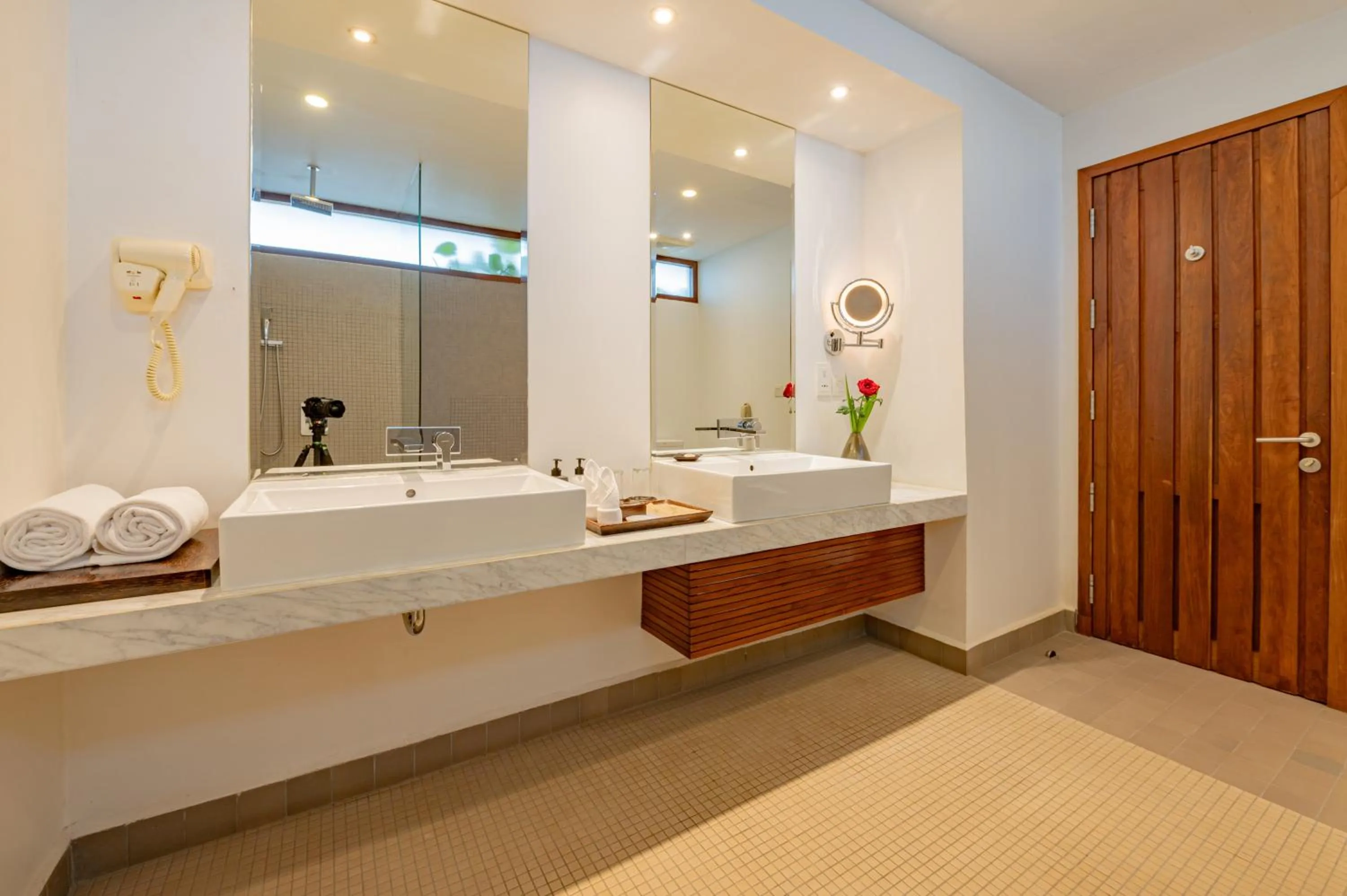 Bathroom in Hotel Somadevi Angkor Boutique and Resort