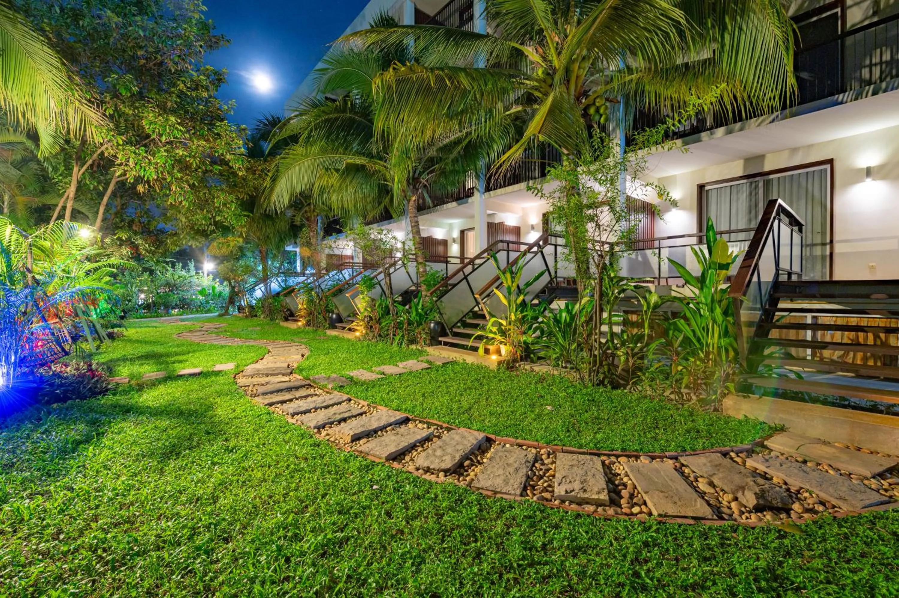 Garden in Hotel Somadevi Angkor Boutique and Resort