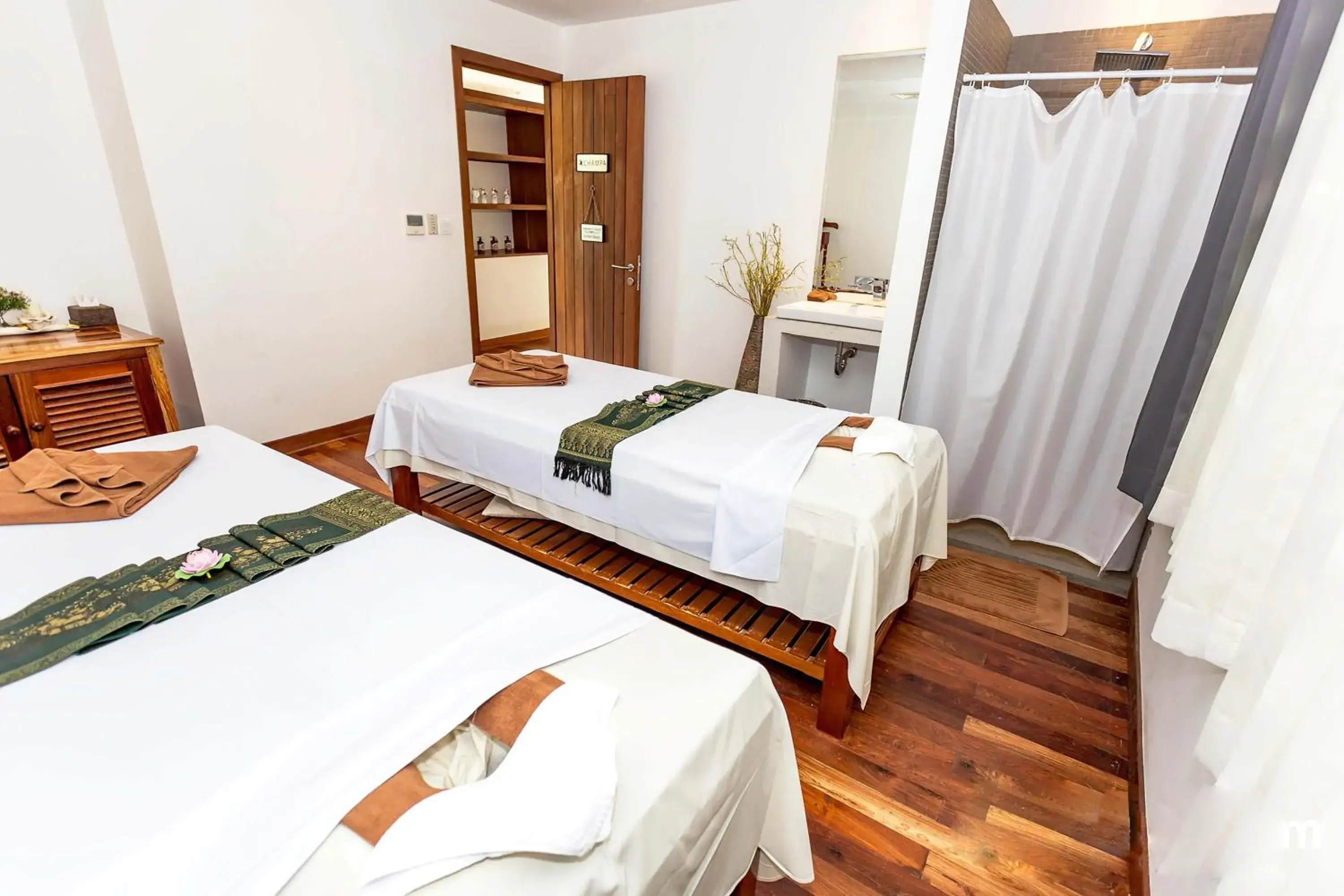 Massage, Bed in Hotel Somadevi Angkor Boutique and Resort