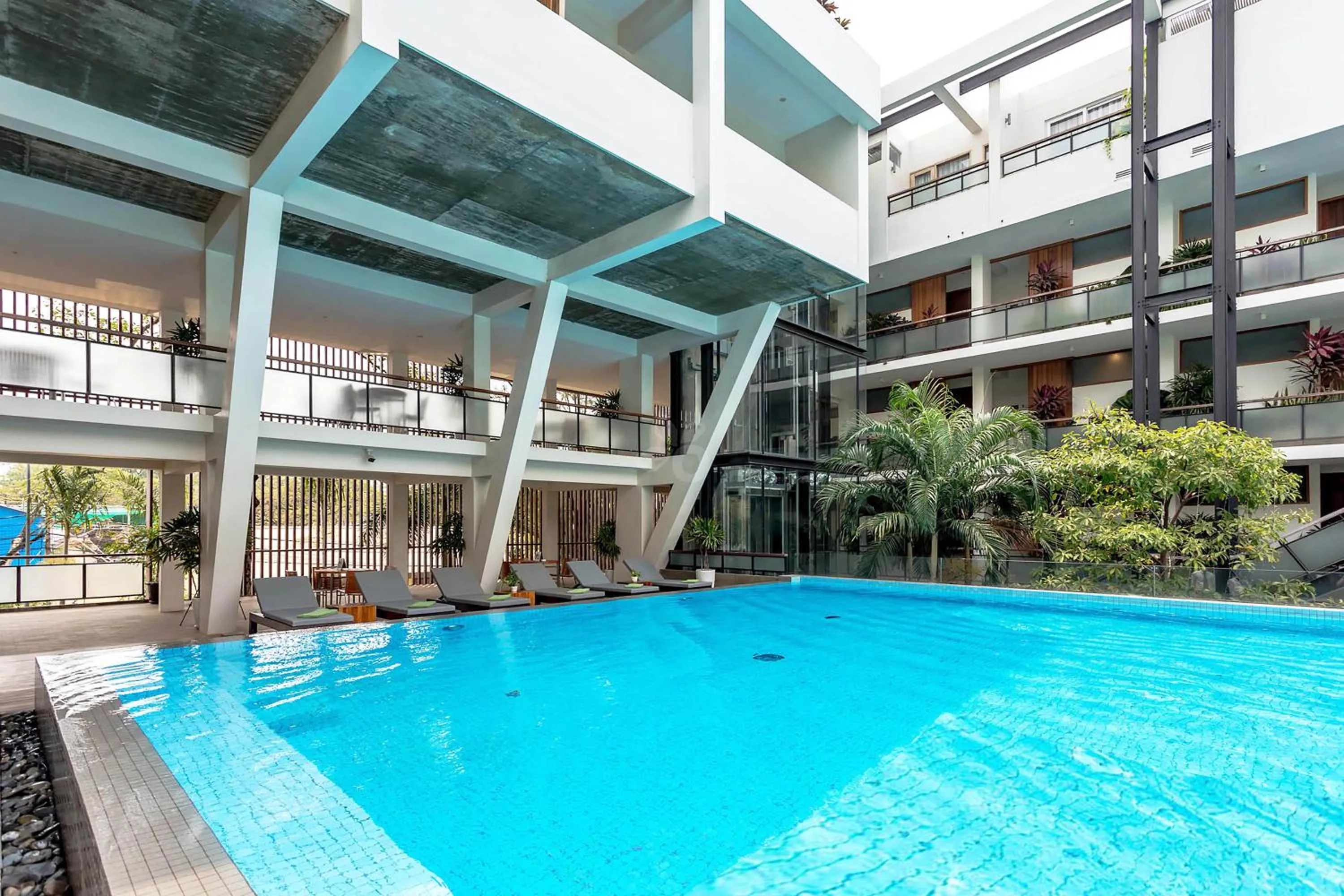 Swimming pool in Hotel Somadevi Angkor Boutique and Resort