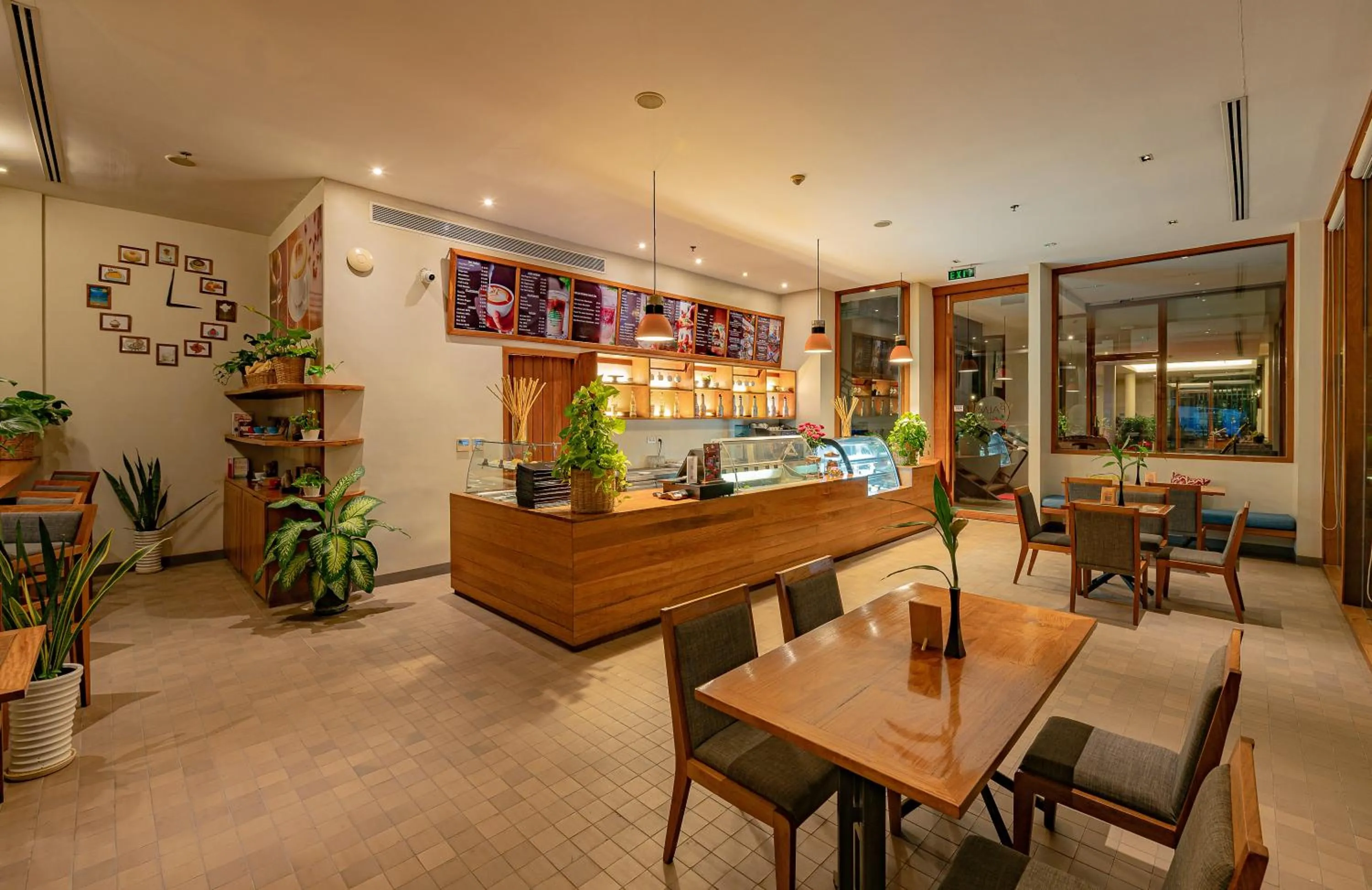 Restaurant/places to eat in Hotel Somadevi Angkor Boutique and Resort