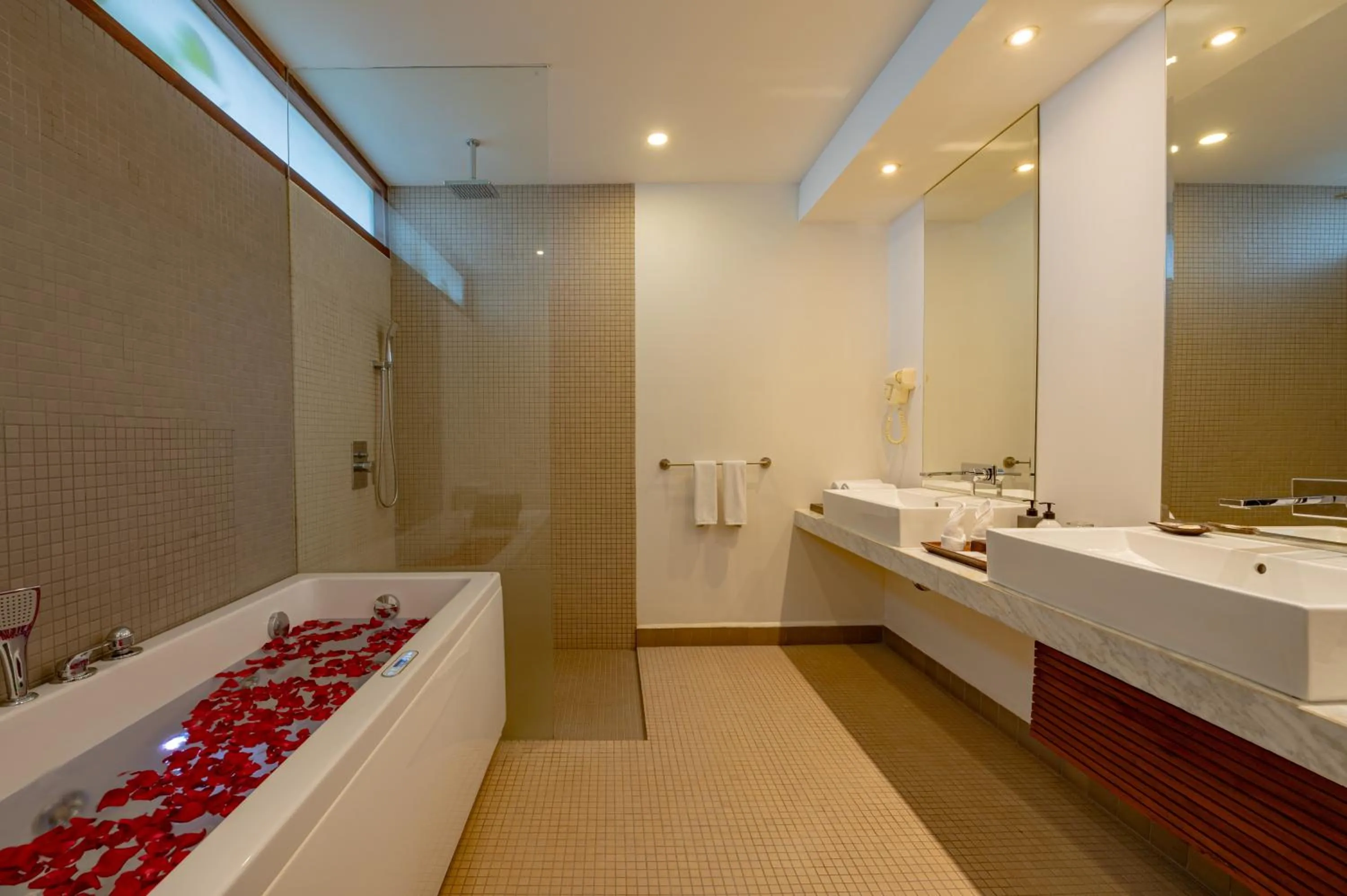 Bathroom in Hotel Somadevi Angkor Boutique and Resort