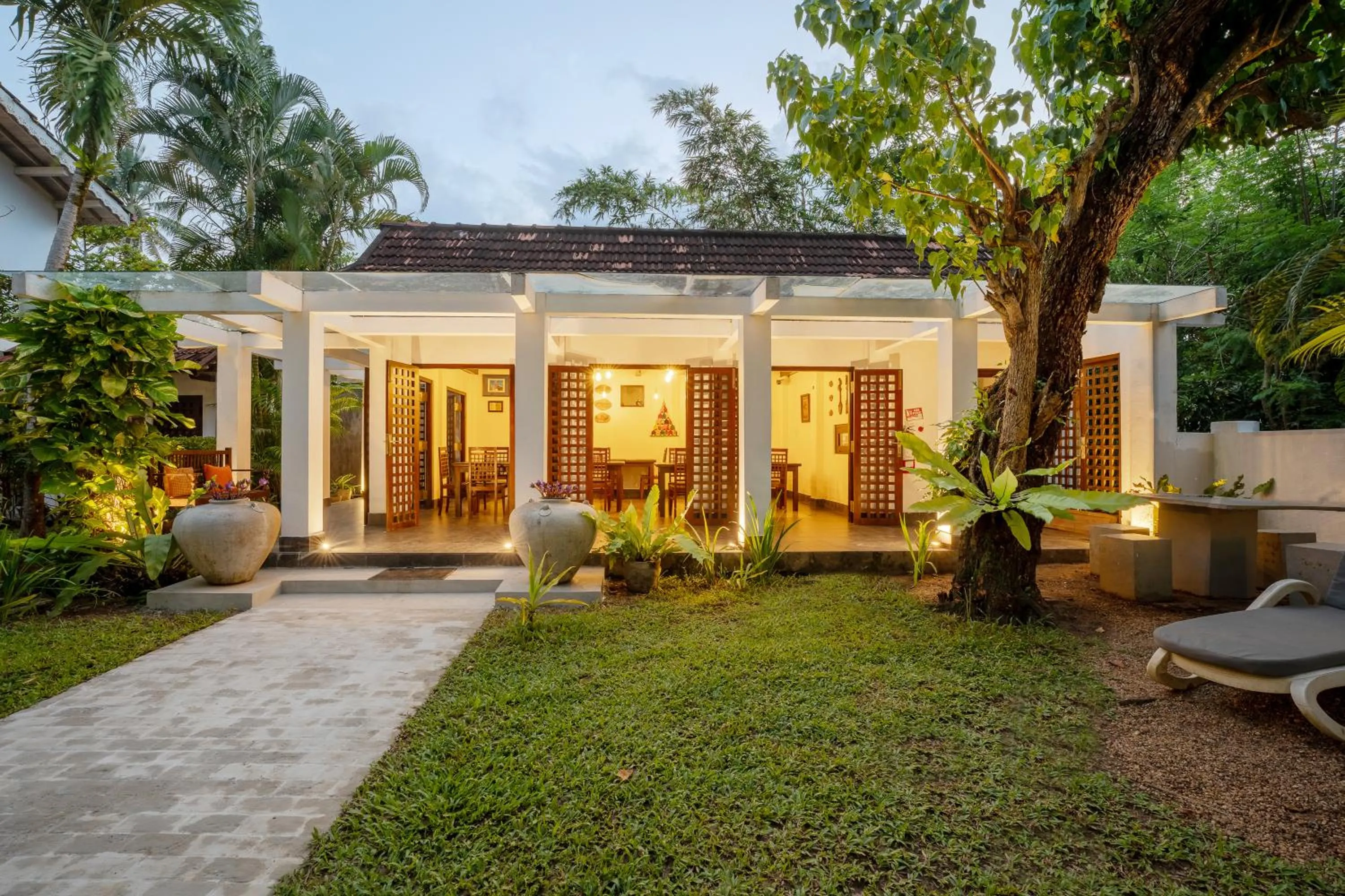 Property building in Wasantha Garden Hotel Restaurant & Ayurvedic Treatment