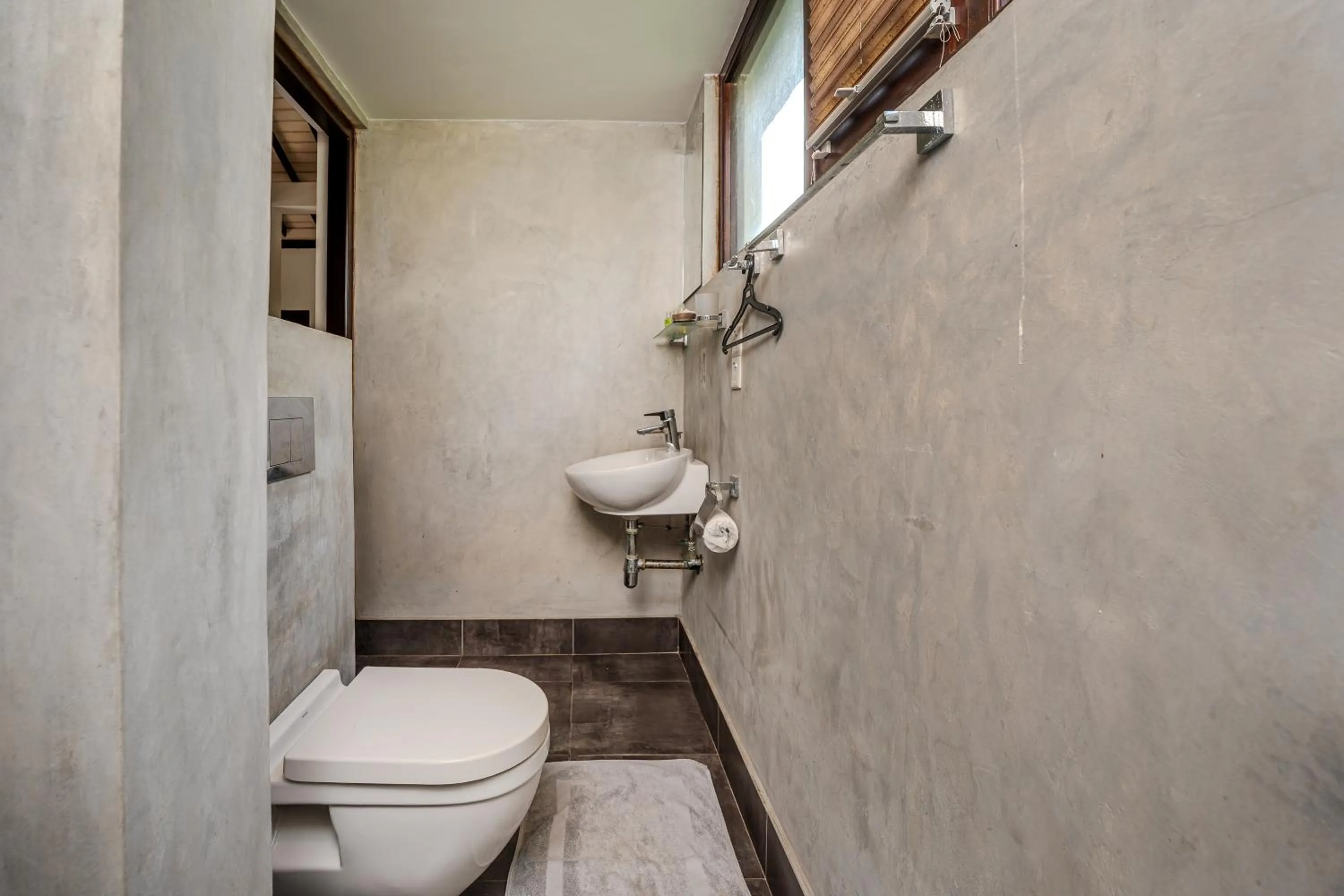 Shower in Wasantha Garden Hotel Restaurant & Ayurvedic Treatment