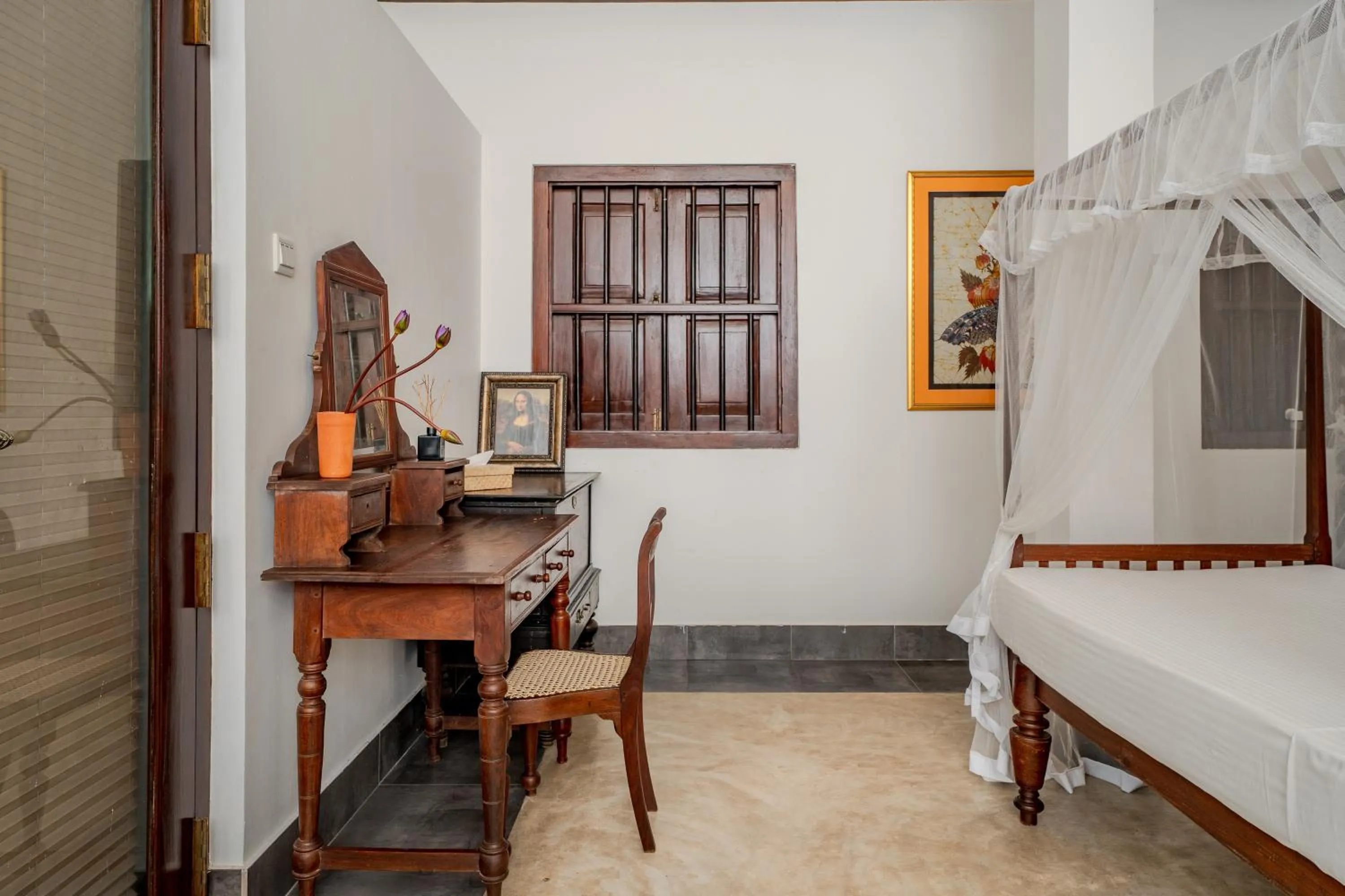 Seating area in Wasantha Garden Hotel Restaurant & Ayurvedic Treatment