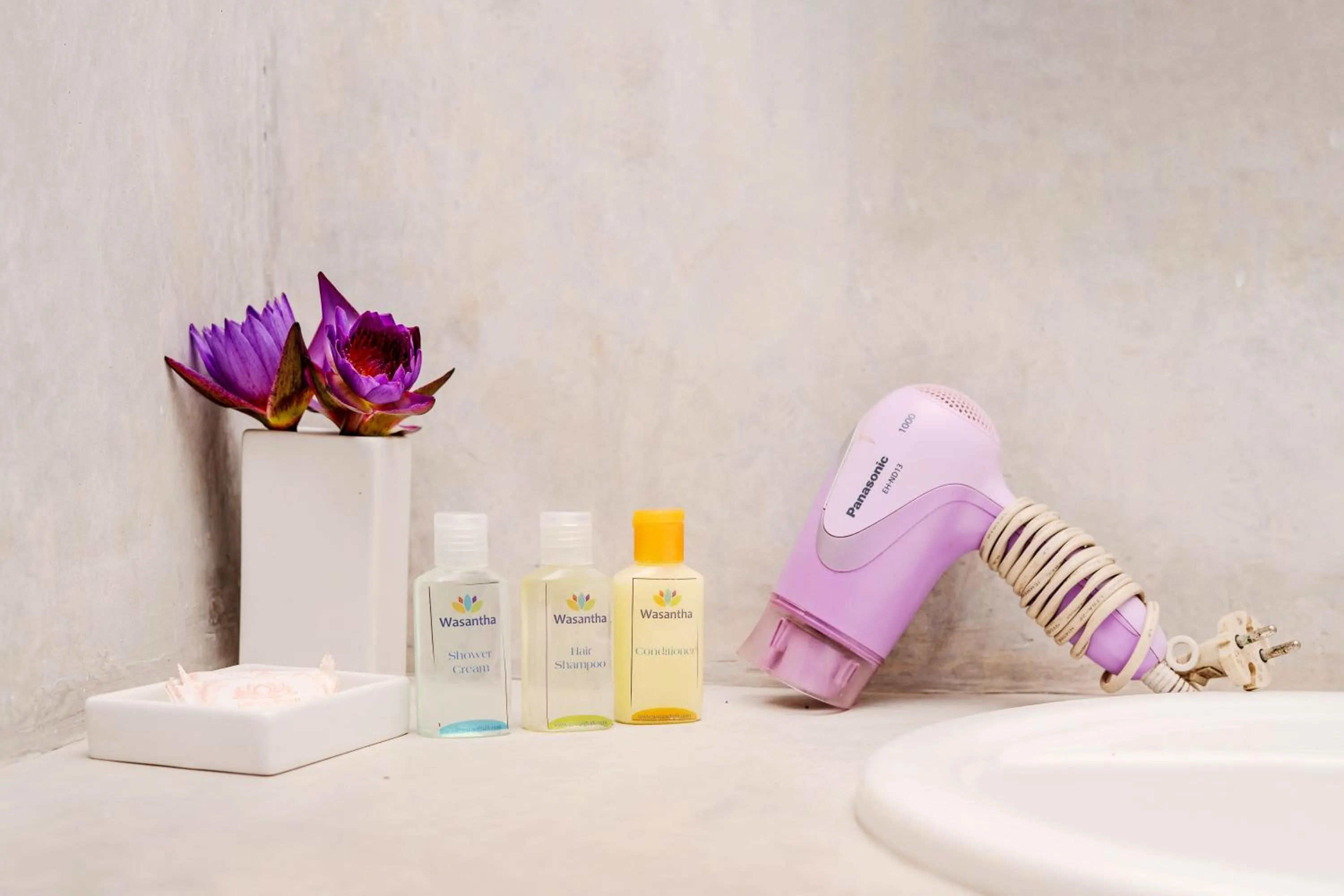 Bathroom in Wasantha Garden Hotel Restaurant & Ayurvedic Treatment