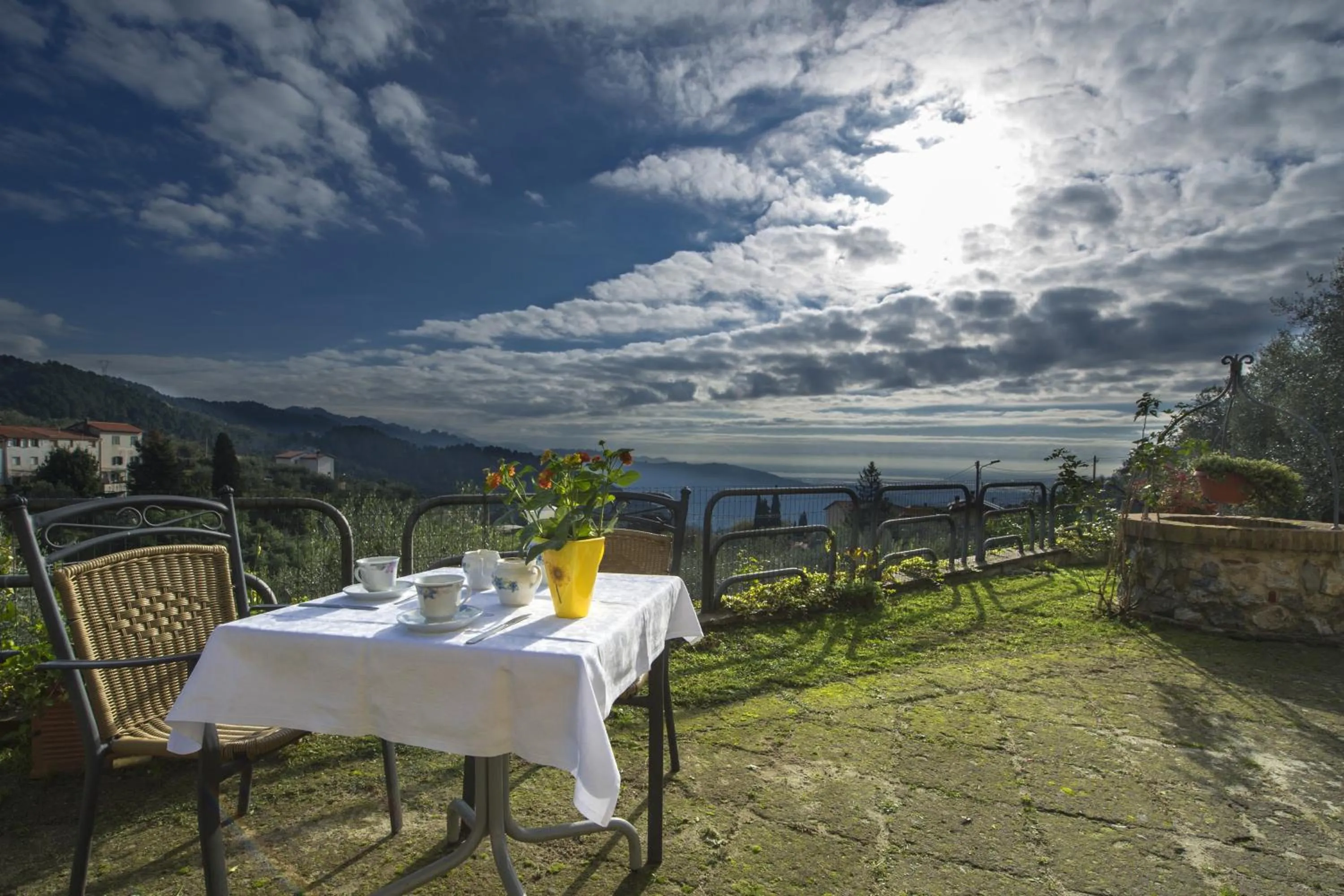 Garden view in B&B Il Trebbio