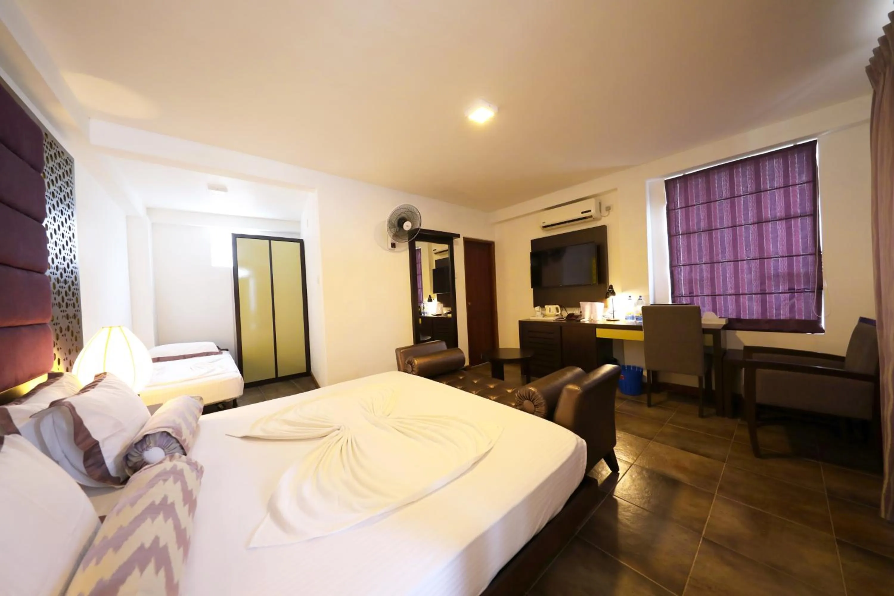 Photo of the whole room, Bed in Joe's Resort Unawatuna