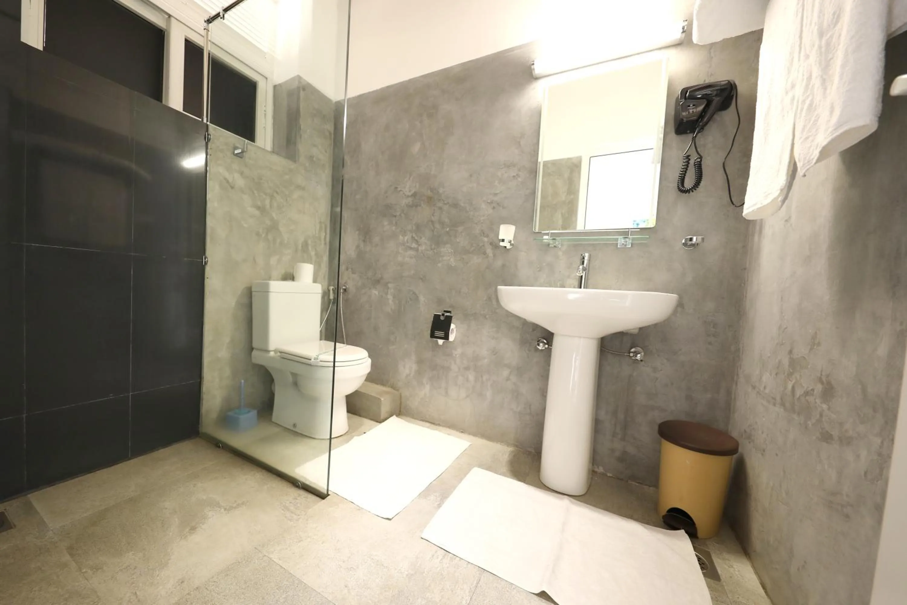 Shower in Joe's Resort Unawatuna