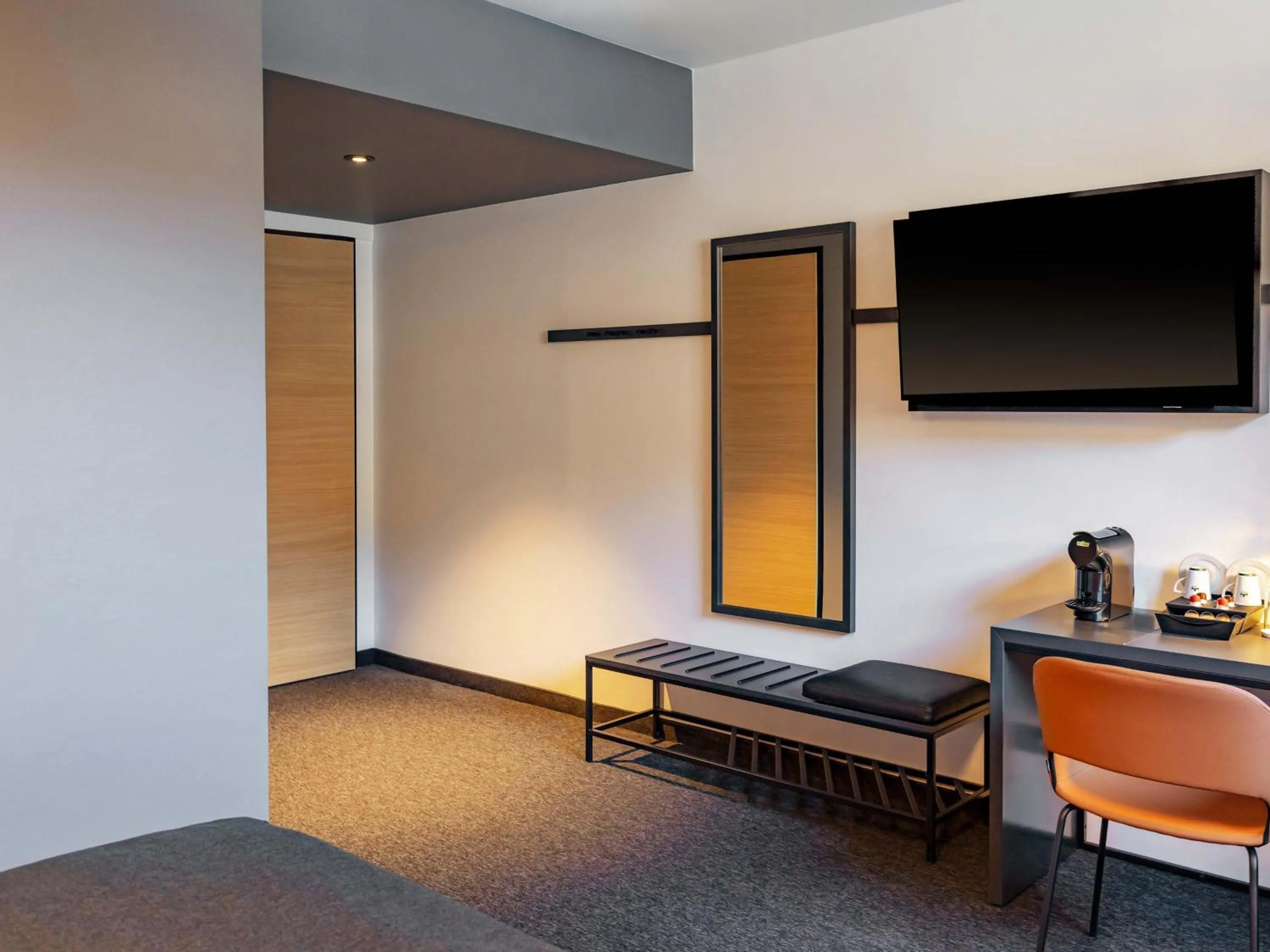 Photo of the whole room in B&B HOTEL Idar-Oberstein