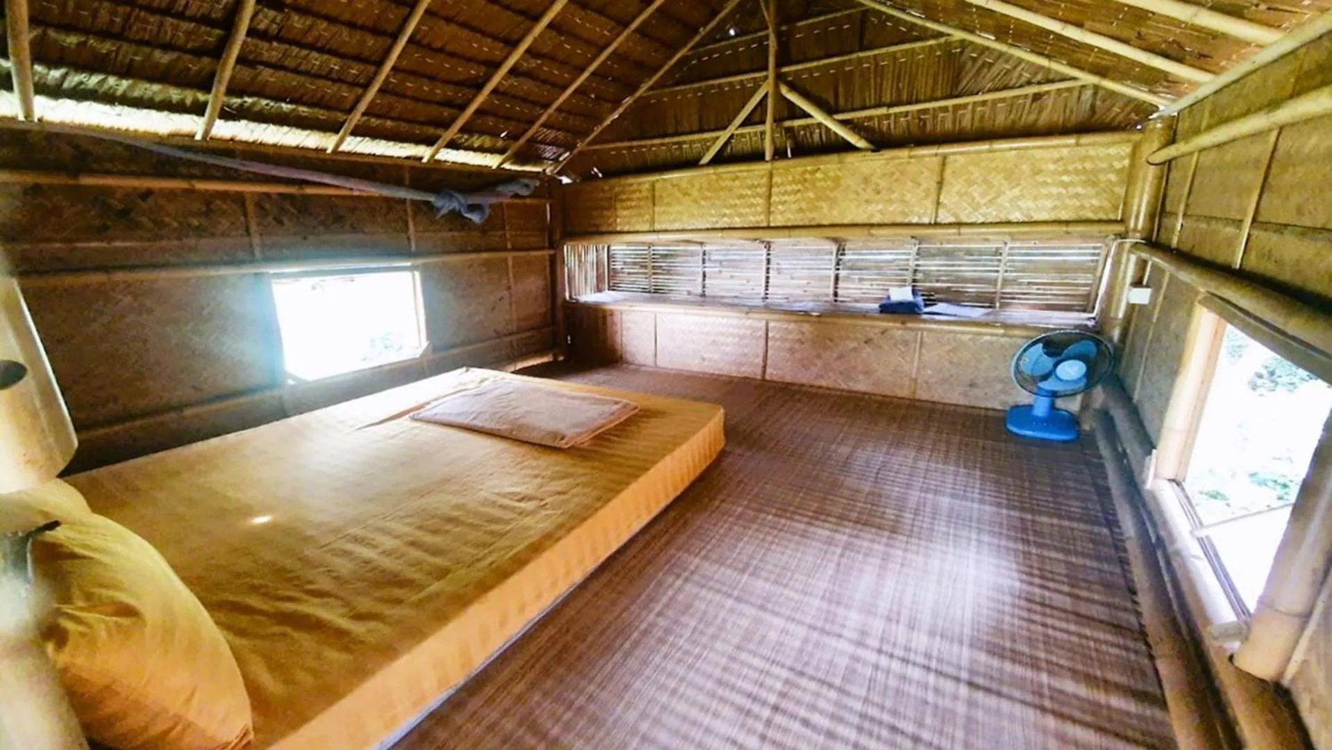 Photo of the whole room in O k Chawkoh Bungalow