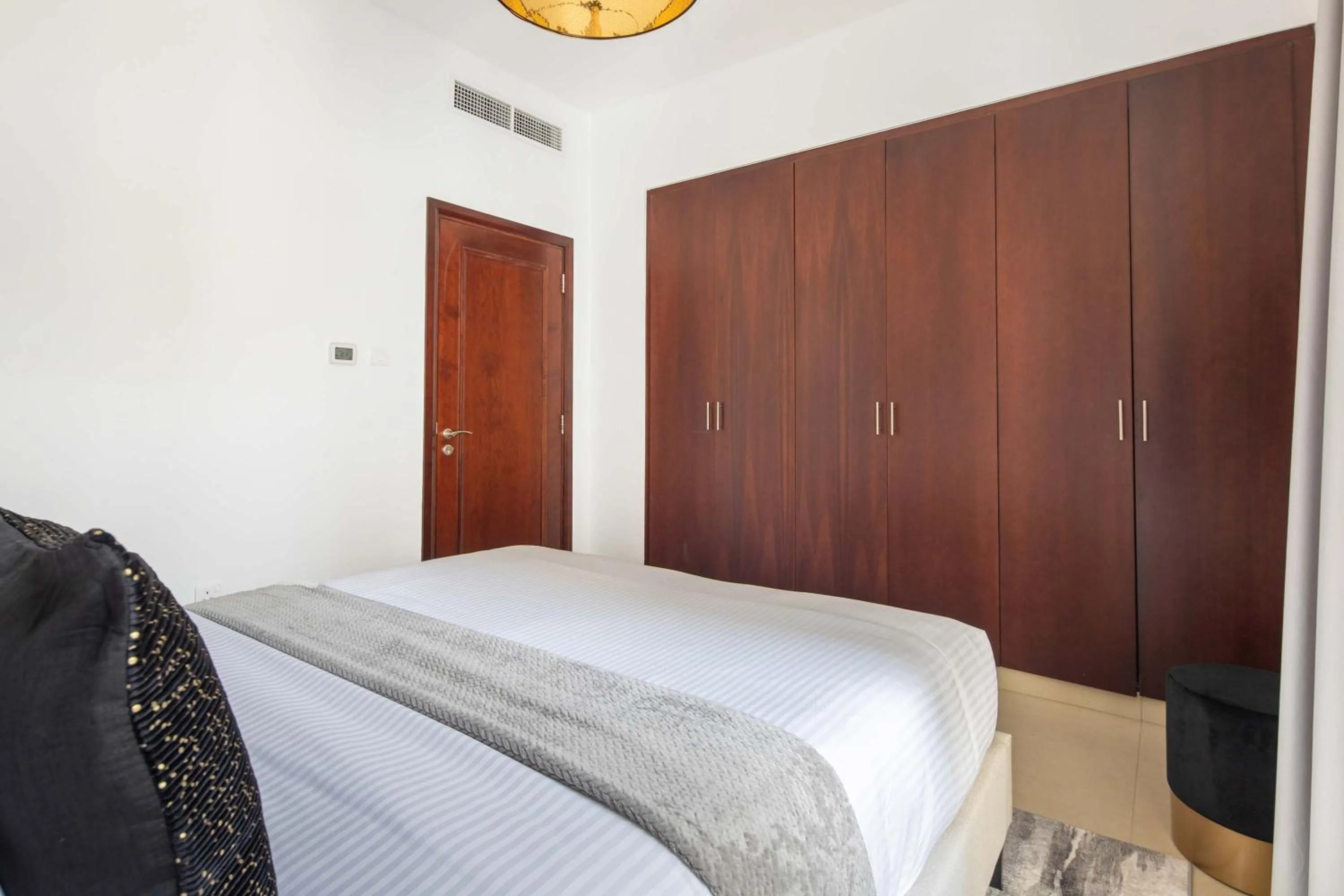 Bedroom, Bed in Frank Porter - Arno A