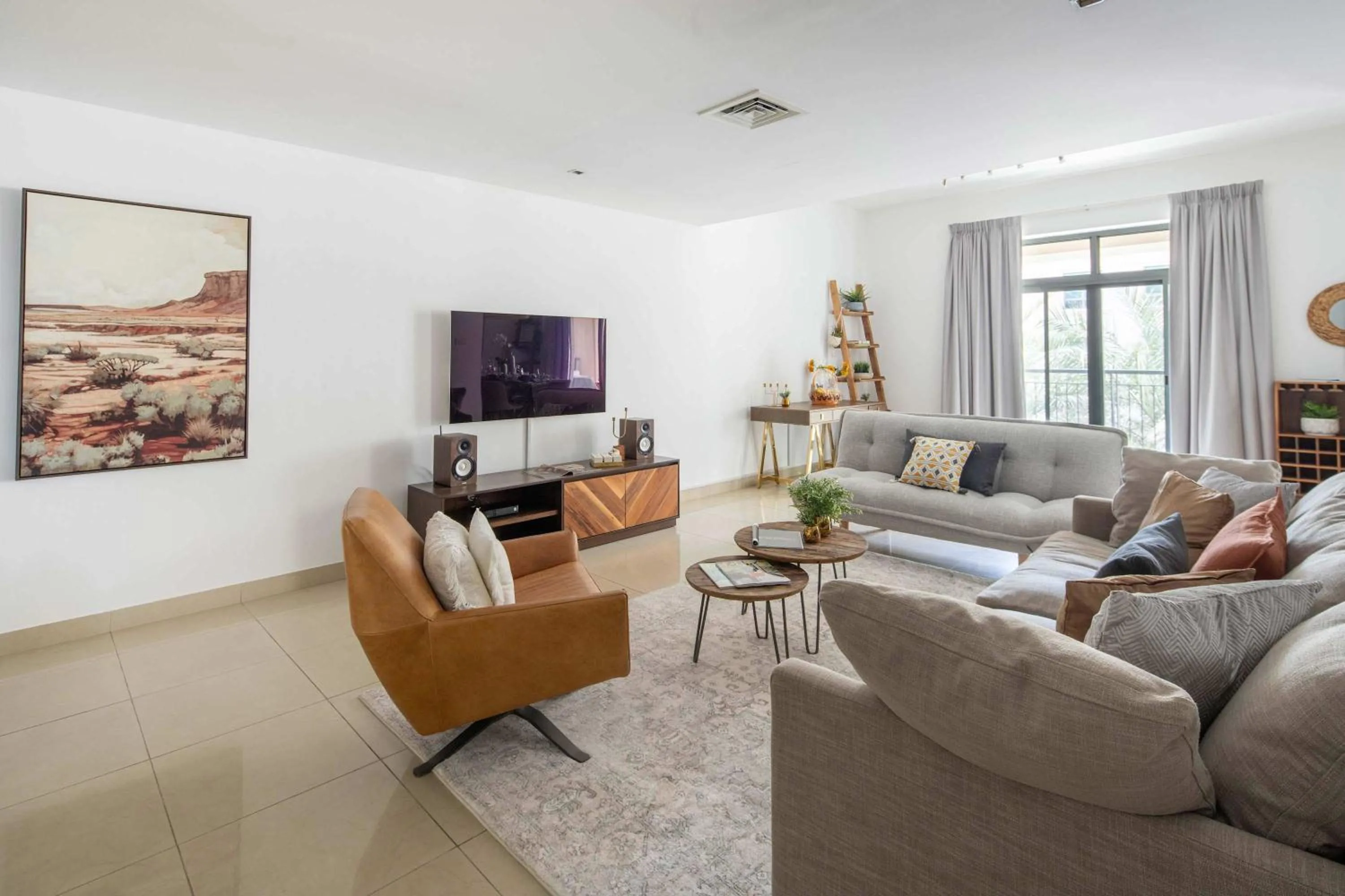 TV and multimedia in Frank Porter - Arno A