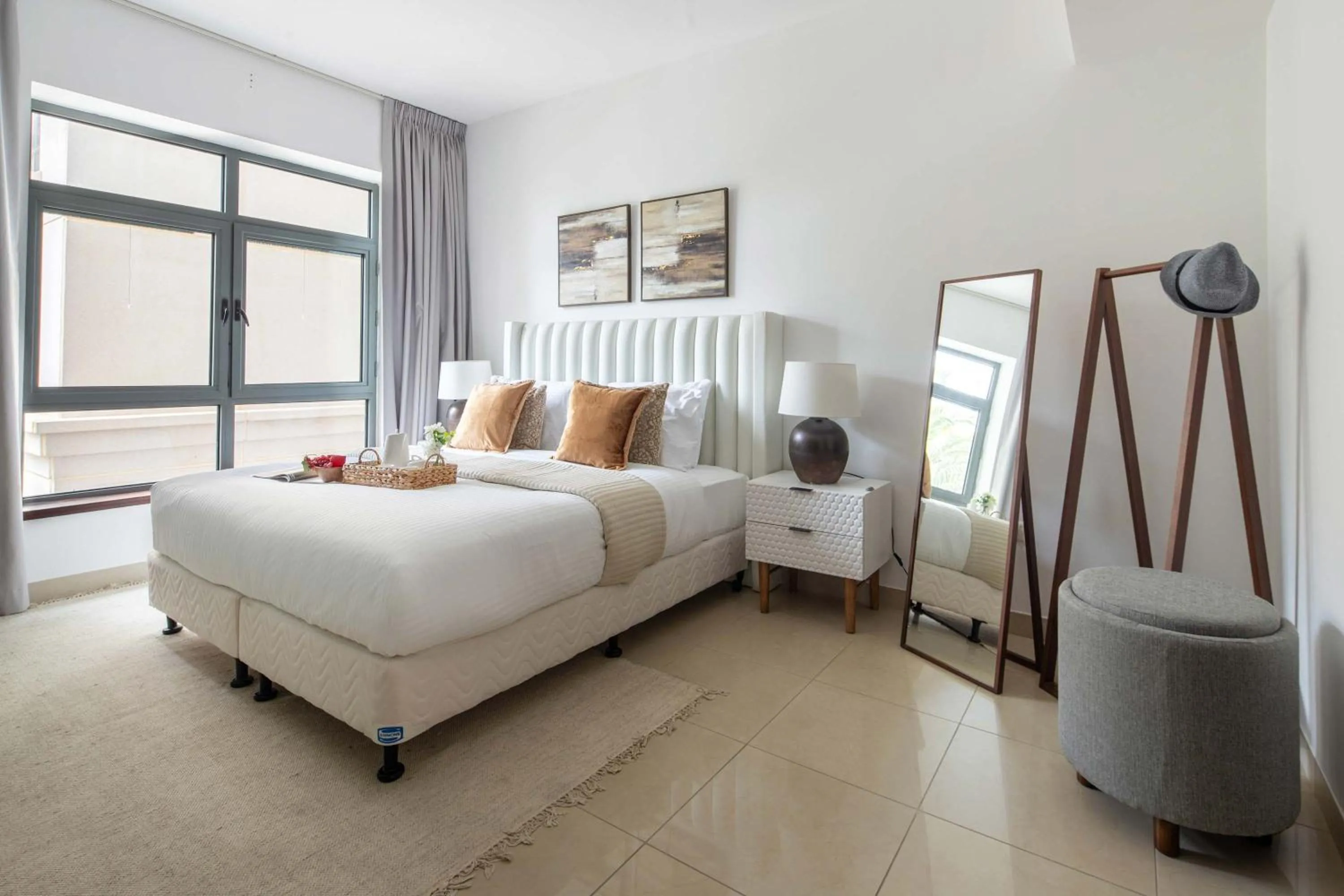 Bedroom, Bed in Frank Porter - Arno A