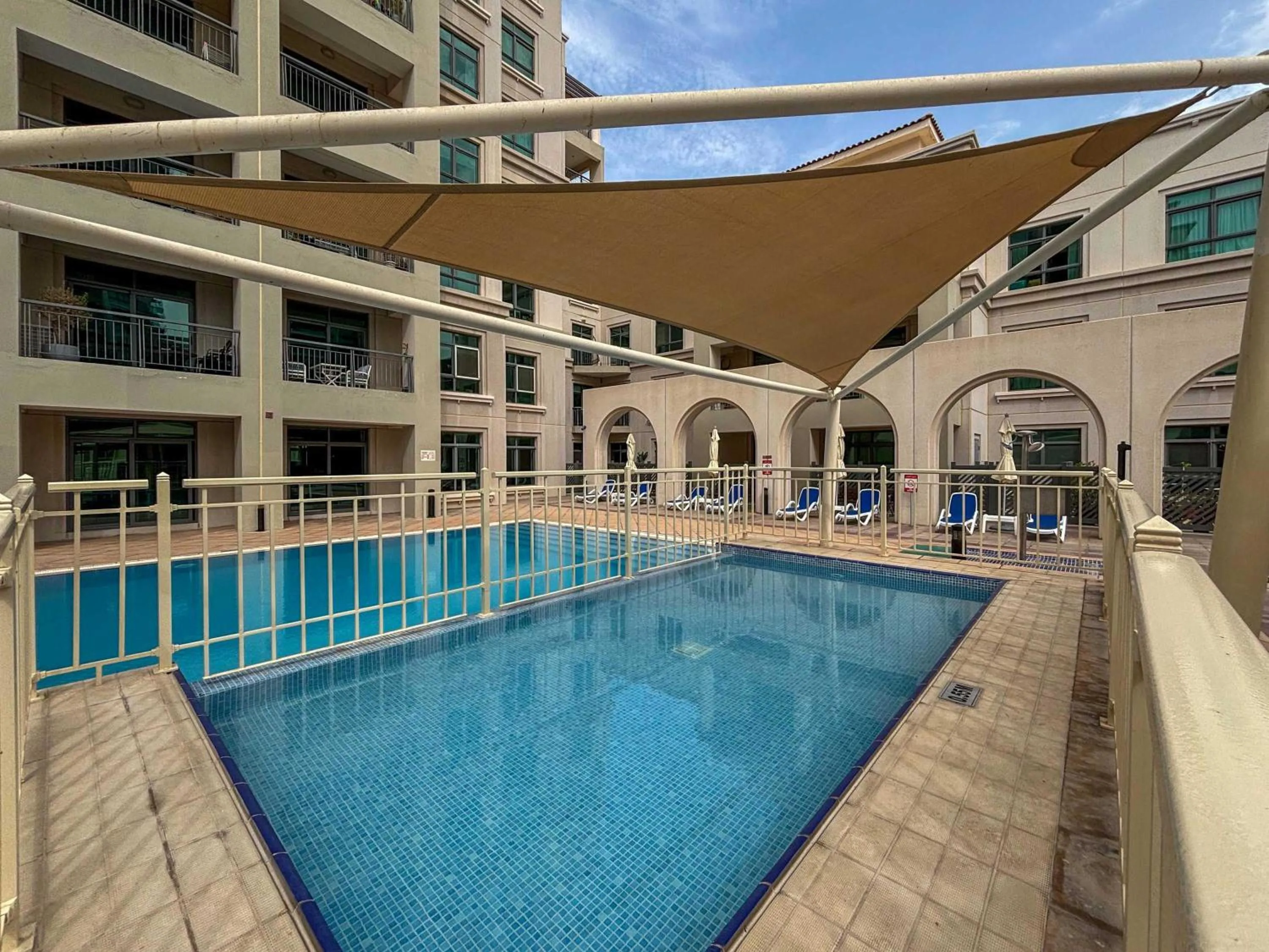 Swimming pool in Frank Porter - Arno A