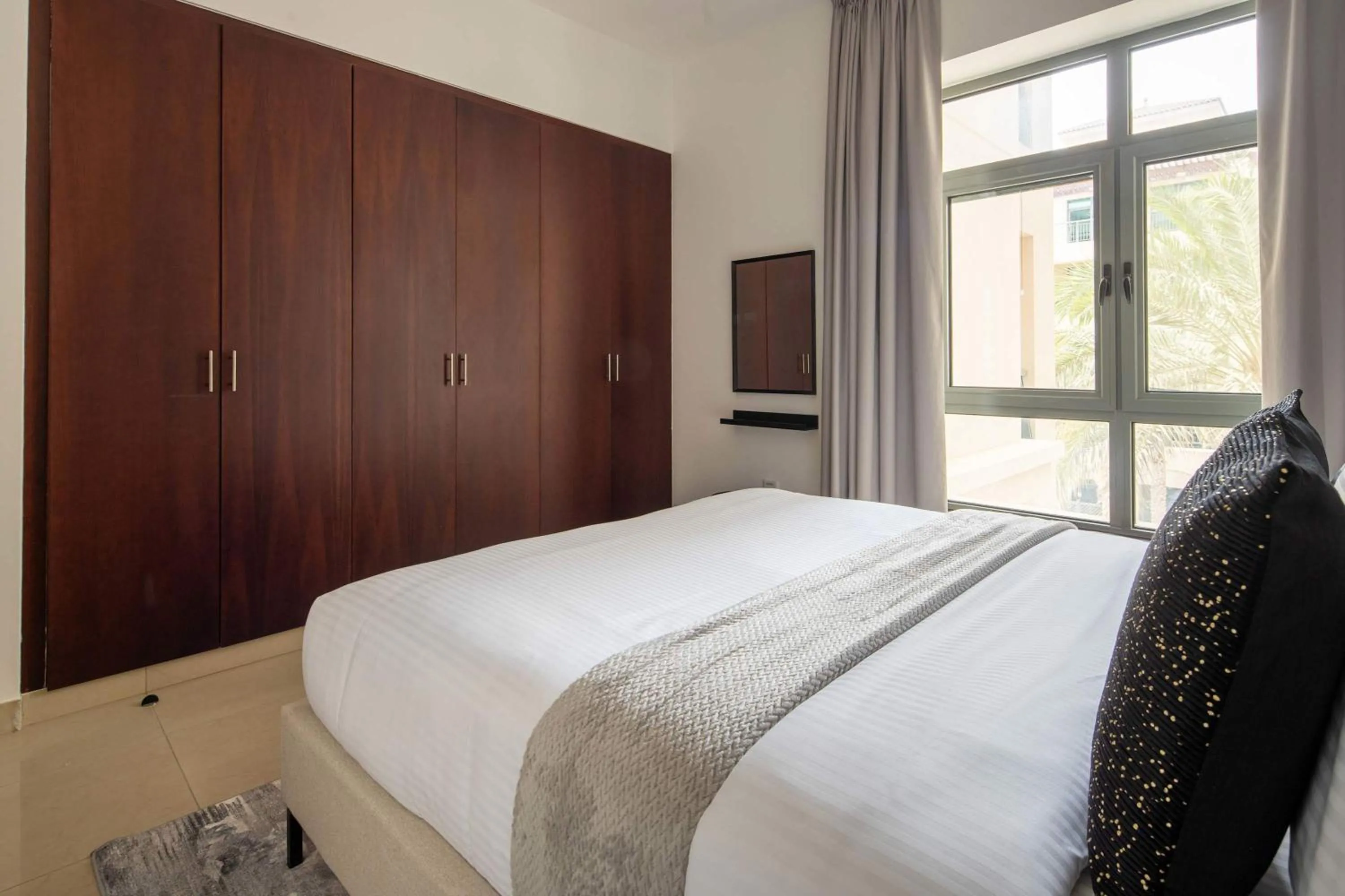 Bedroom, Bed in Frank Porter - Arno A