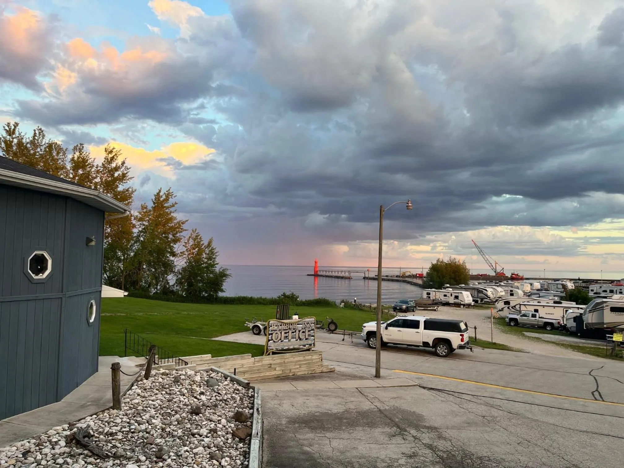 Day in Harbor Inn Algoma