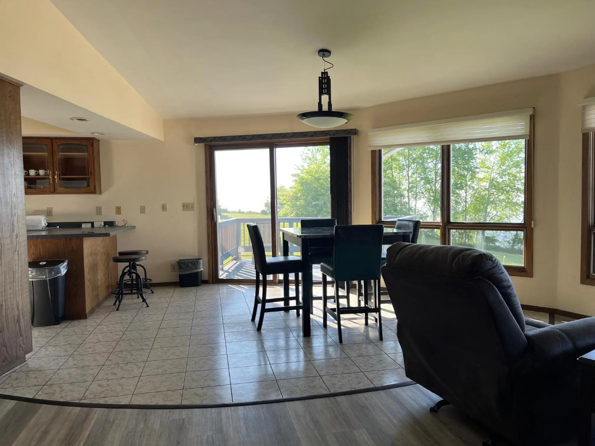 Kitchen or kitchenette in Harbor Inn Algoma