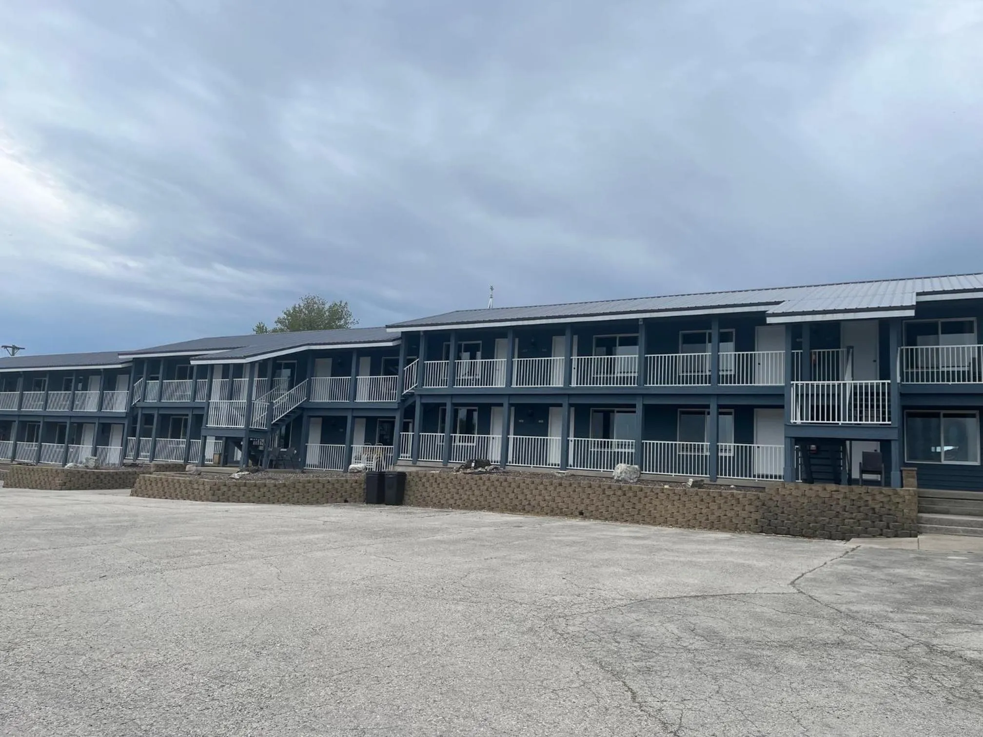 Property building in Harbor Inn Algoma