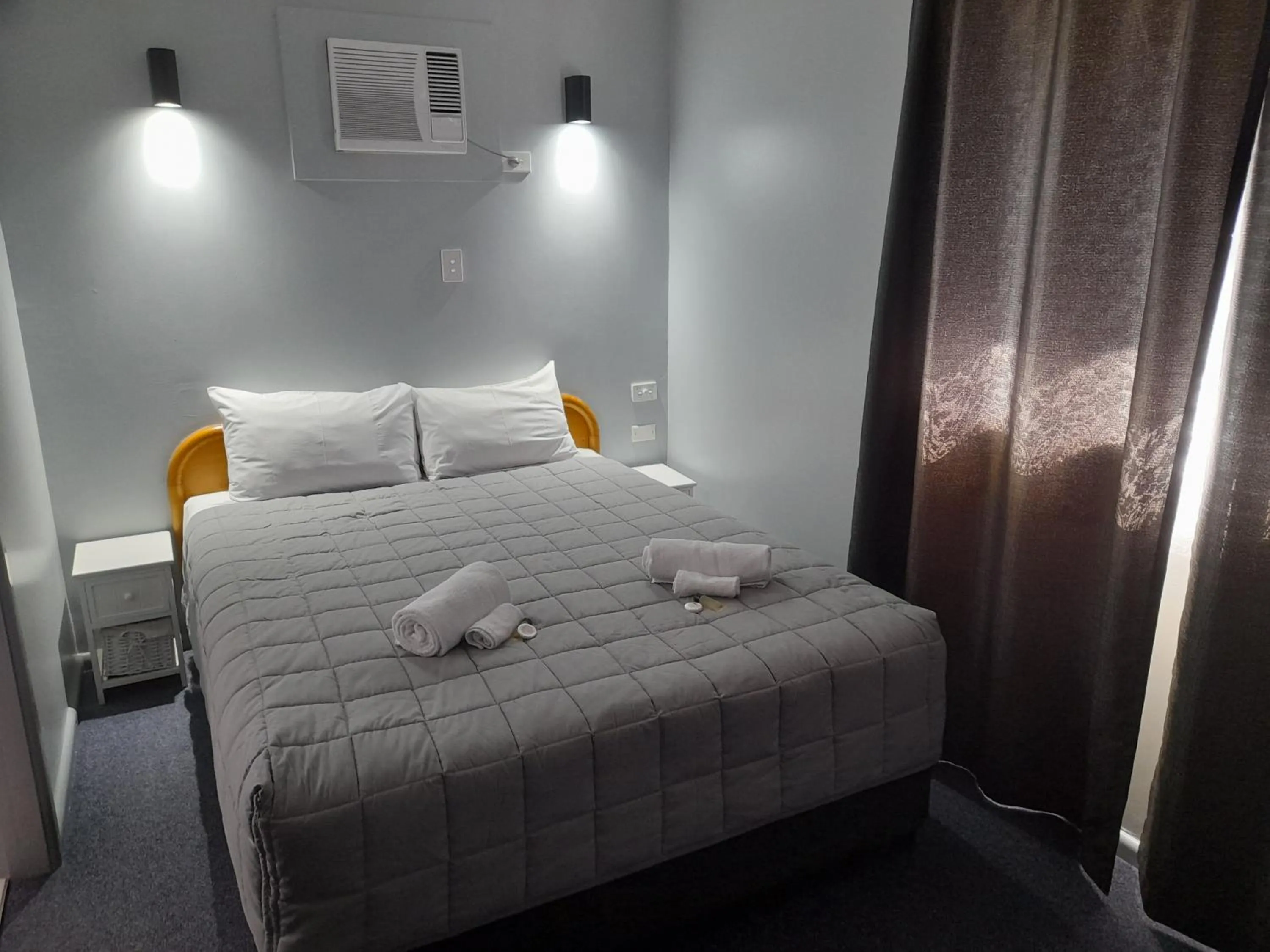 Bed in Civic Motel Grafton