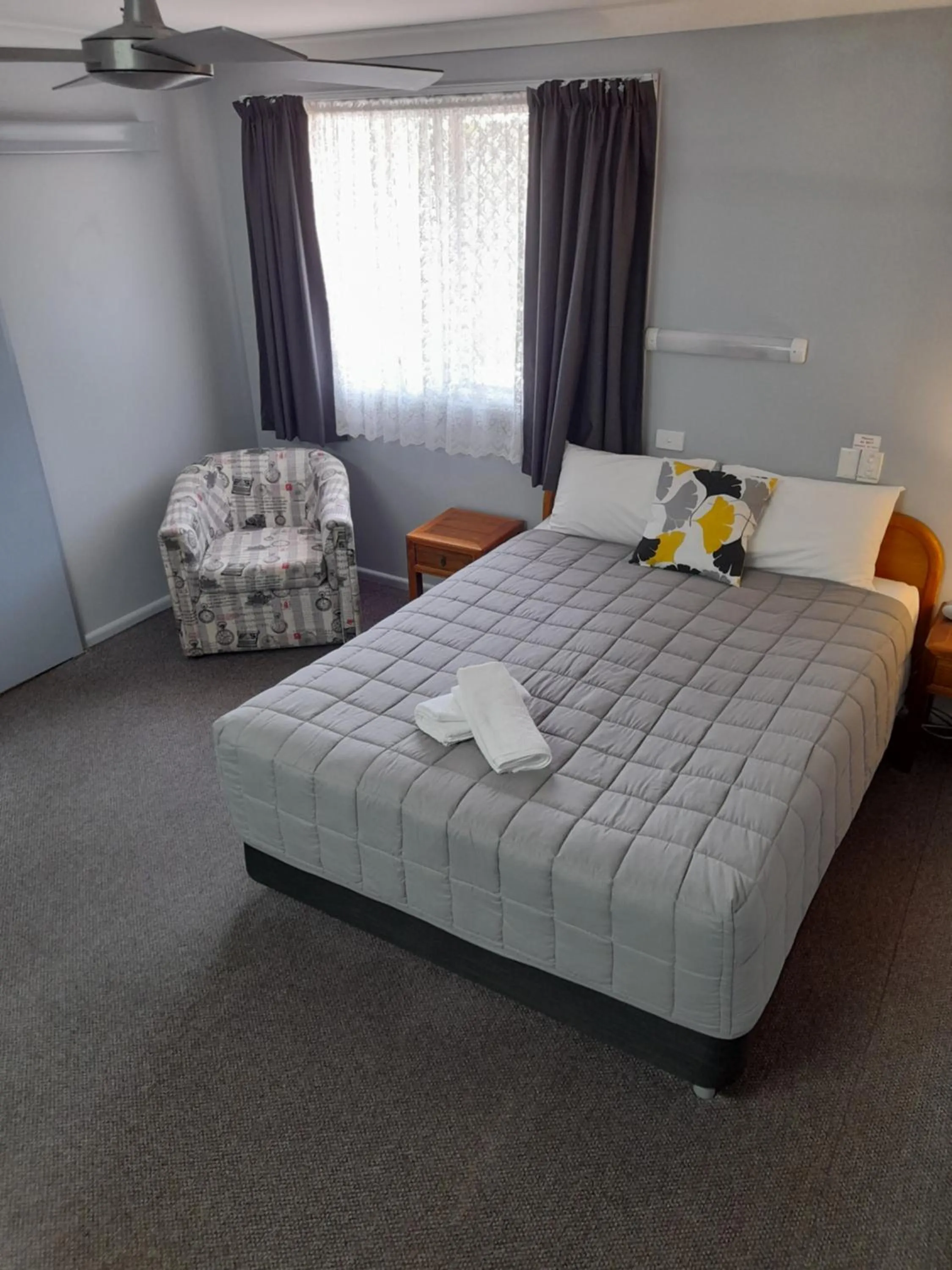 Photo of the whole room, Bed in Civic Motel Grafton