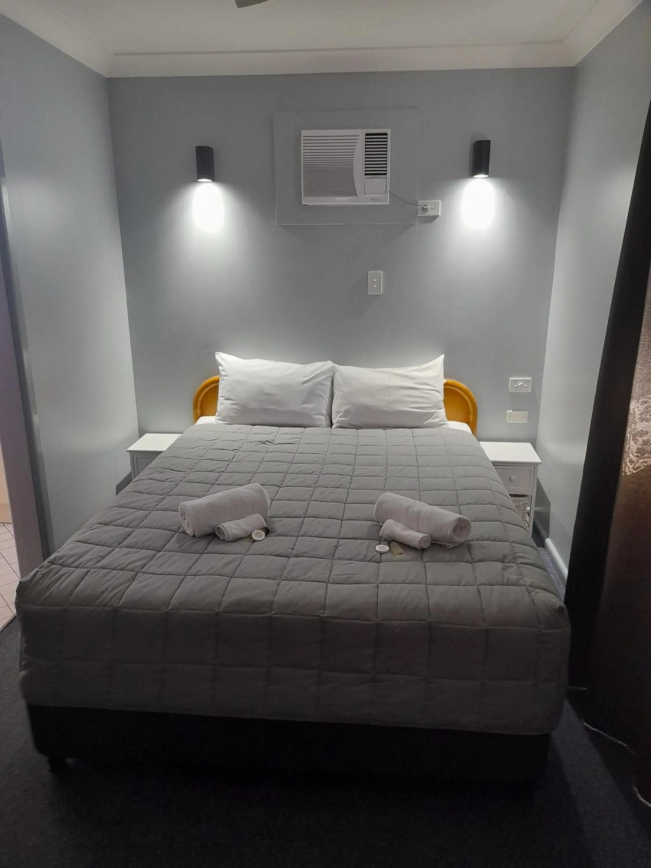 Bed in Civic Motel Grafton