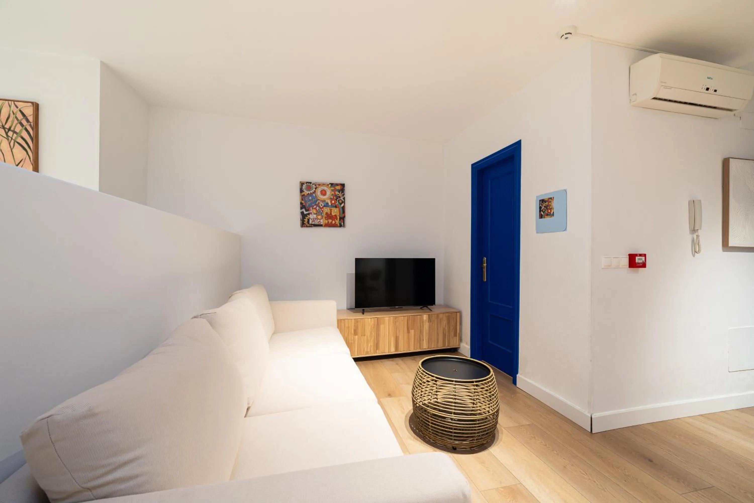 Living room, Bed in Holidays2Malaga Studios Juan de Mena