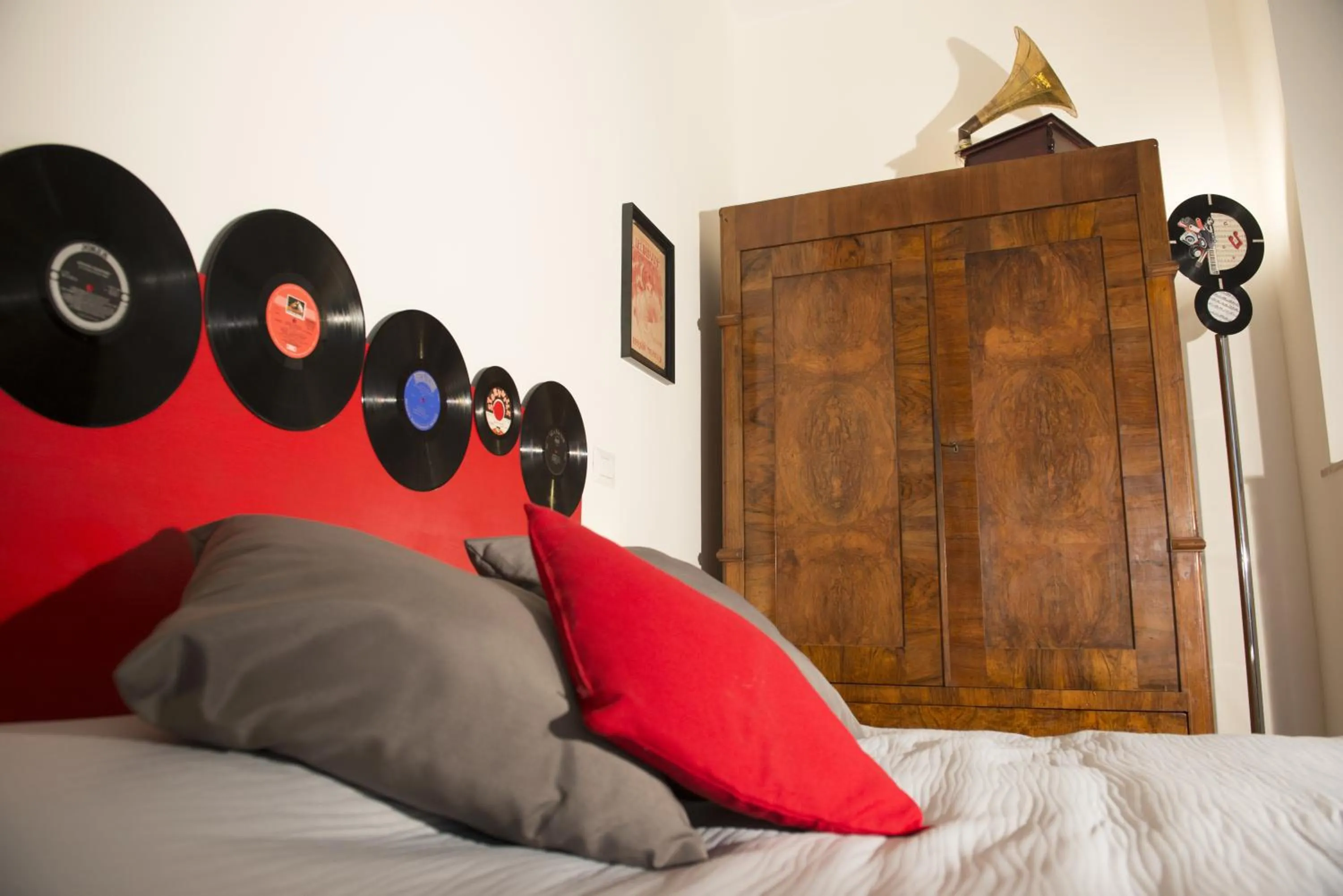 Decorative detail, Bed in Grammy Suite