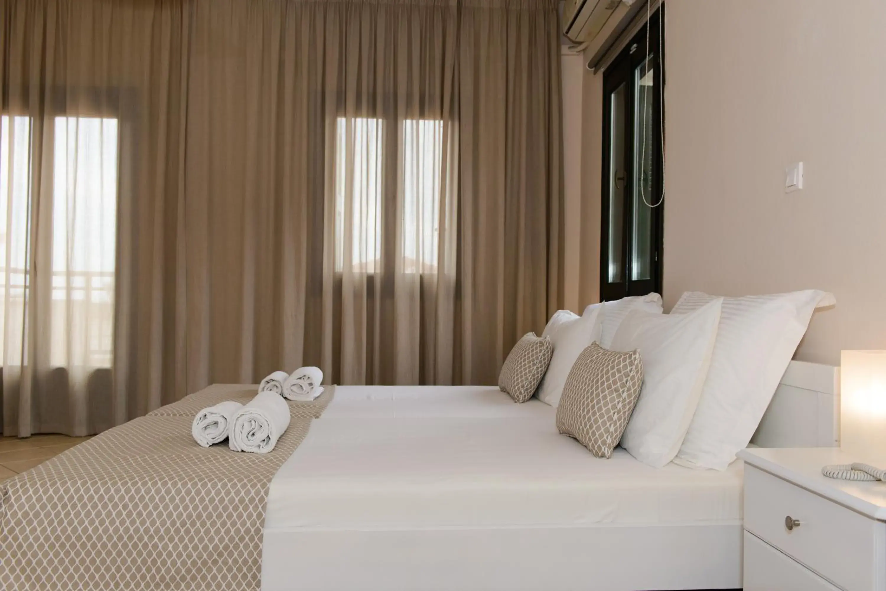 Bed in So Nice Hotel Bed in So Nice Hotel