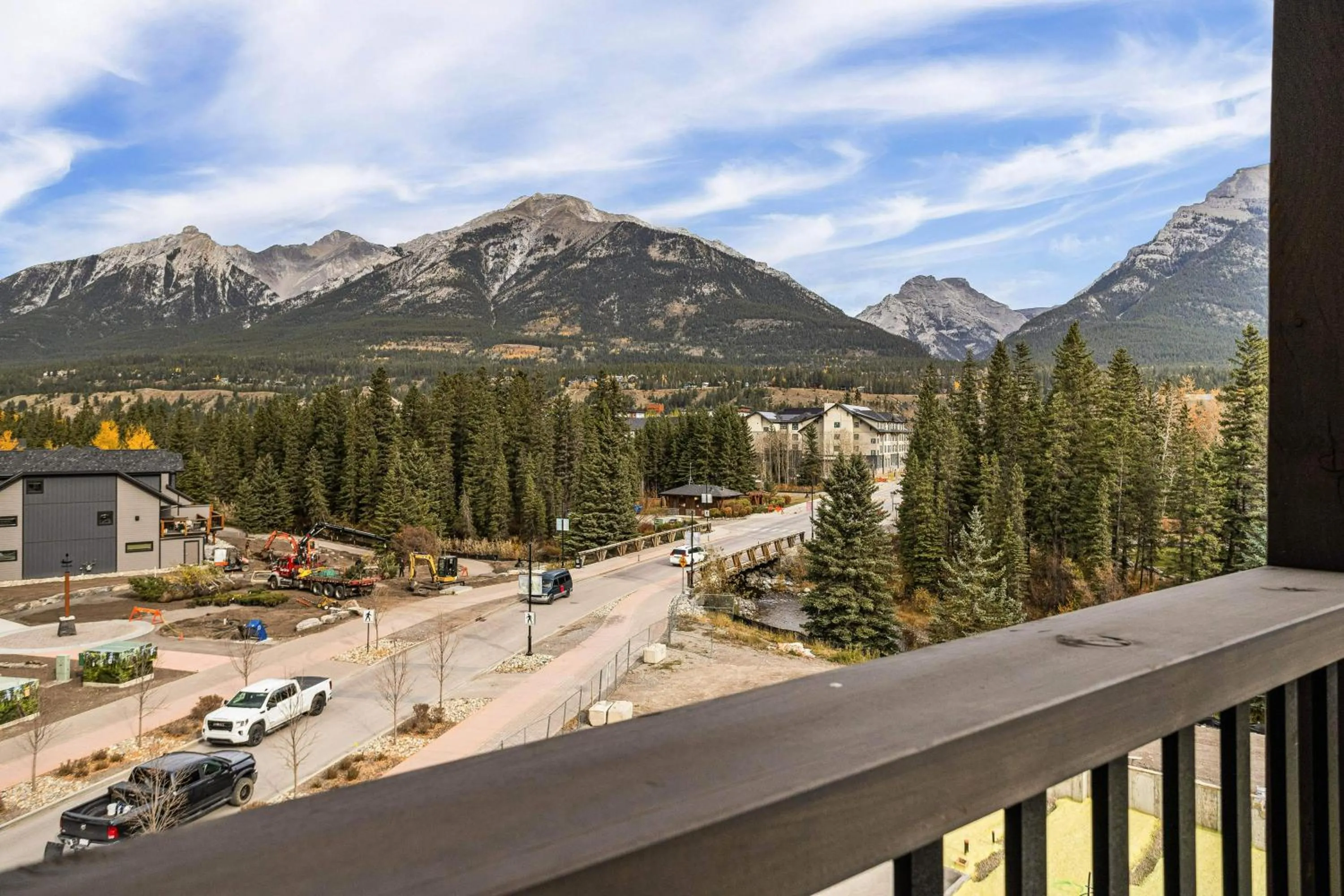 Neighbourhood in Mountain Dreams Penthouse Hot Tub & Panoramic Views New in Spring Creek