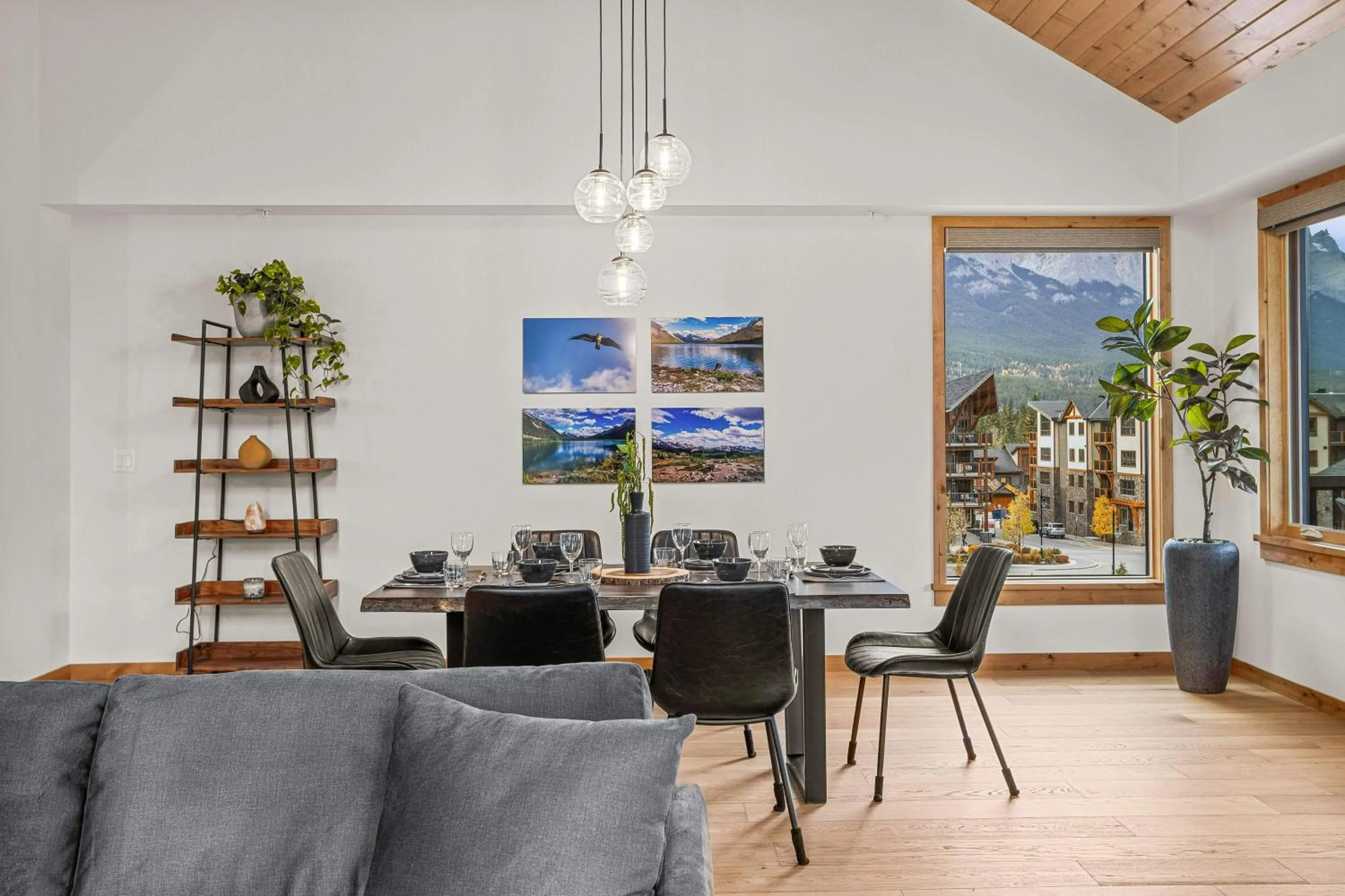 Dining area in Mountain Dreams Penthouse Hot Tub & Panoramic Views New in Spring Creek