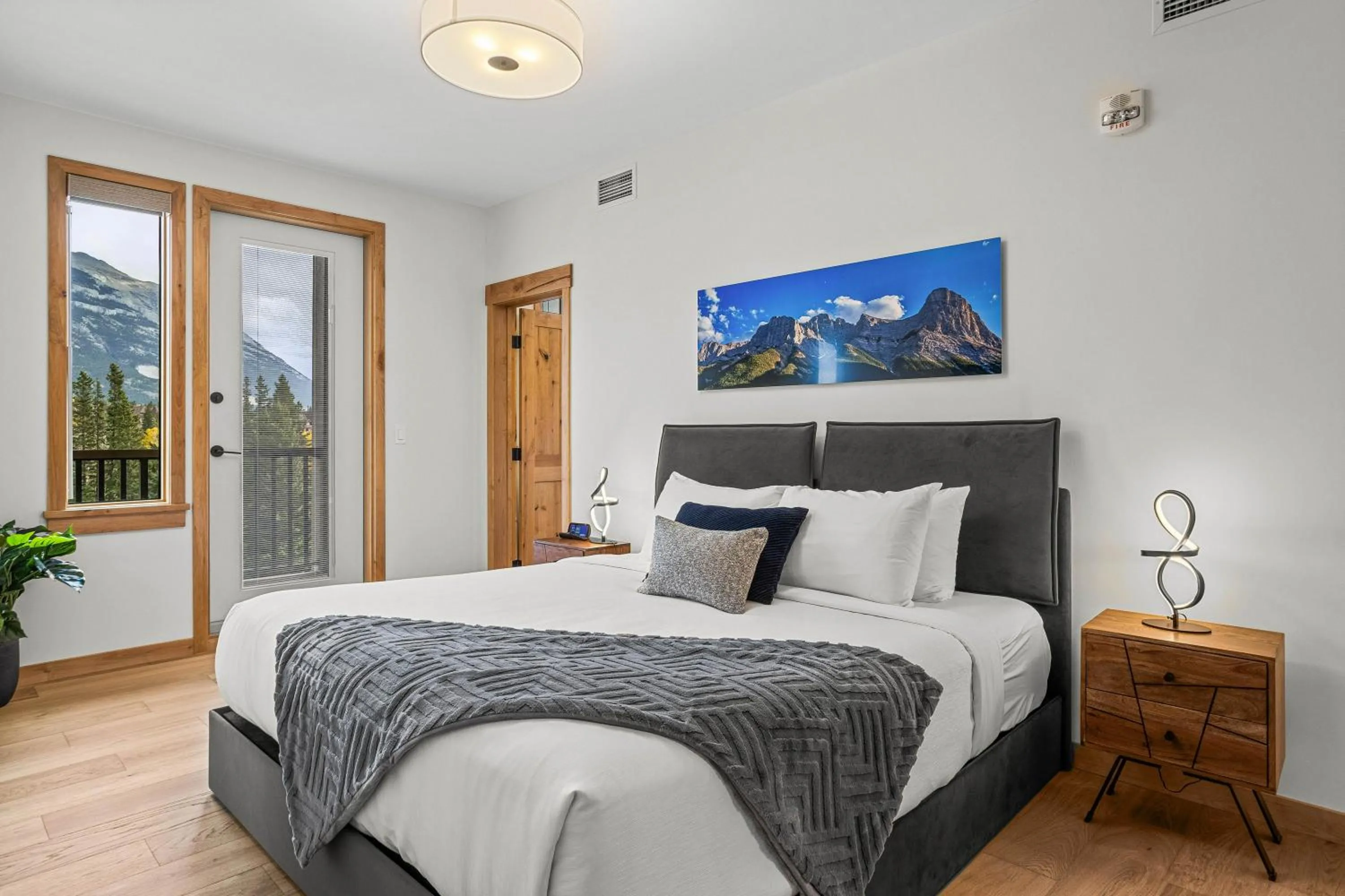 Bed in Mountain Dreams Penthouse Hot Tub & Panoramic Views New in Spring Creek
