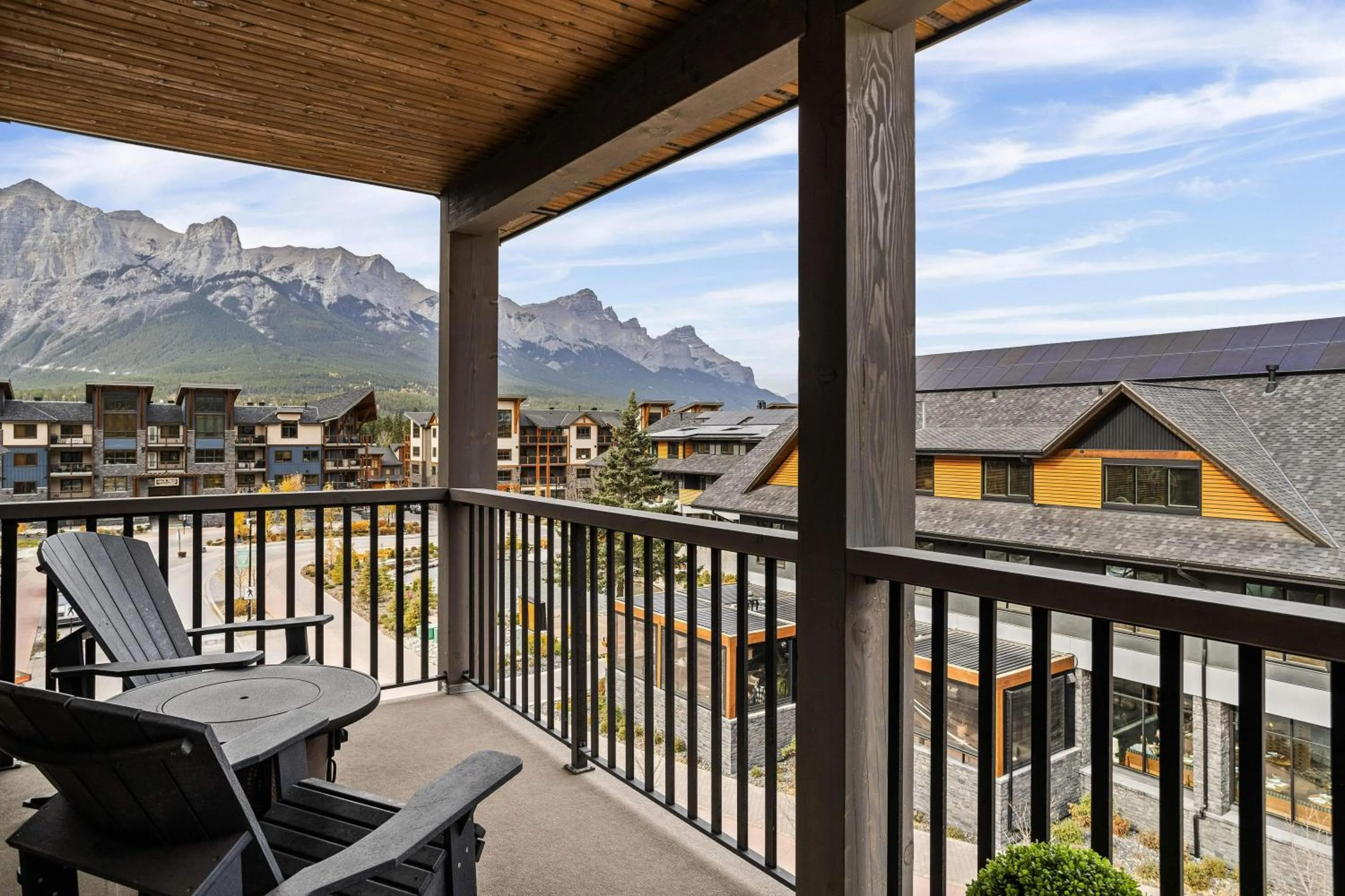 Property building in Mountain Dreams Penthouse Hot Tub & Panoramic Views New in Spring Creek