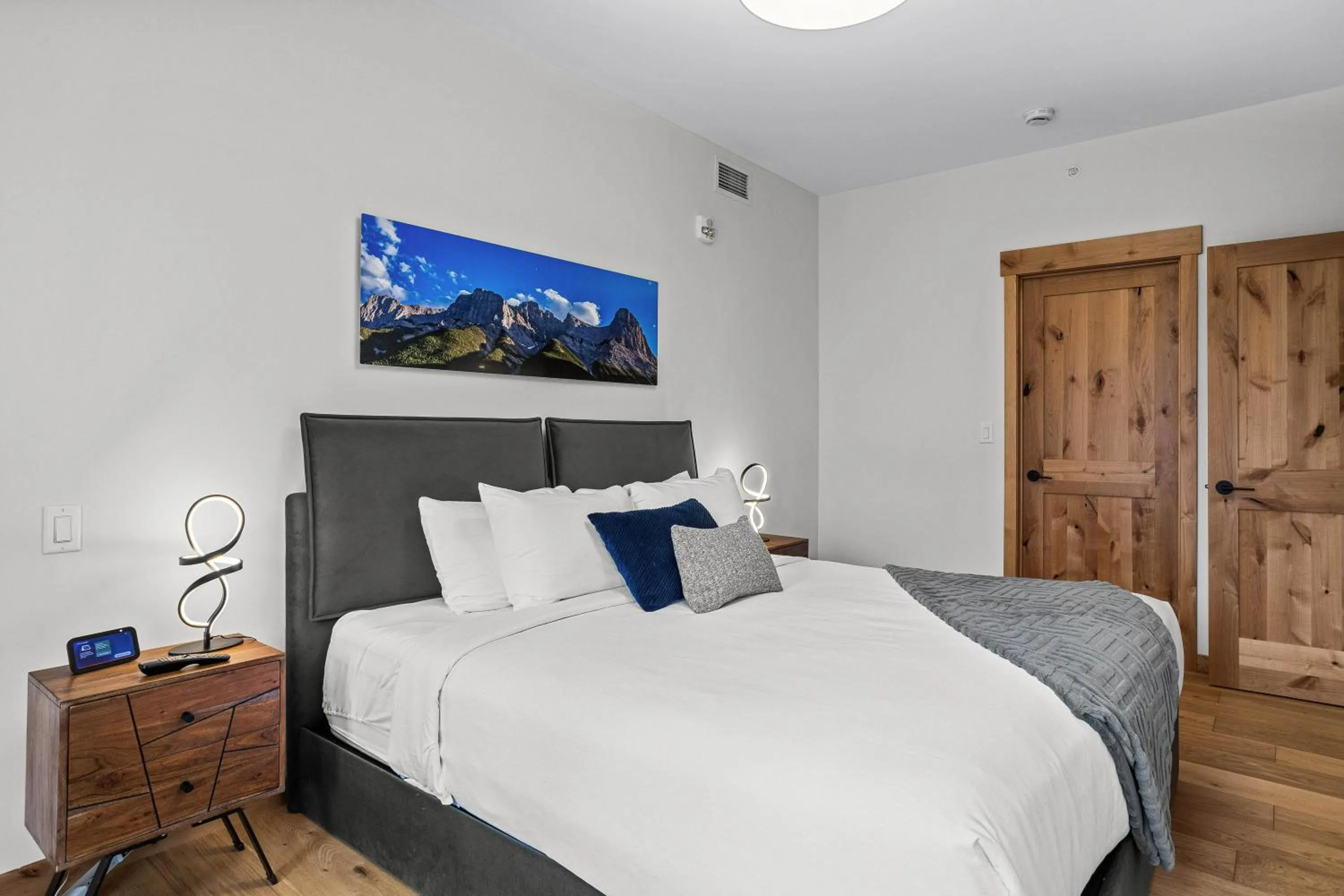 TV and multimedia, Bed in Mountain Dreams Penthouse Hot Tub & Panoramic Views New in Spring Creek