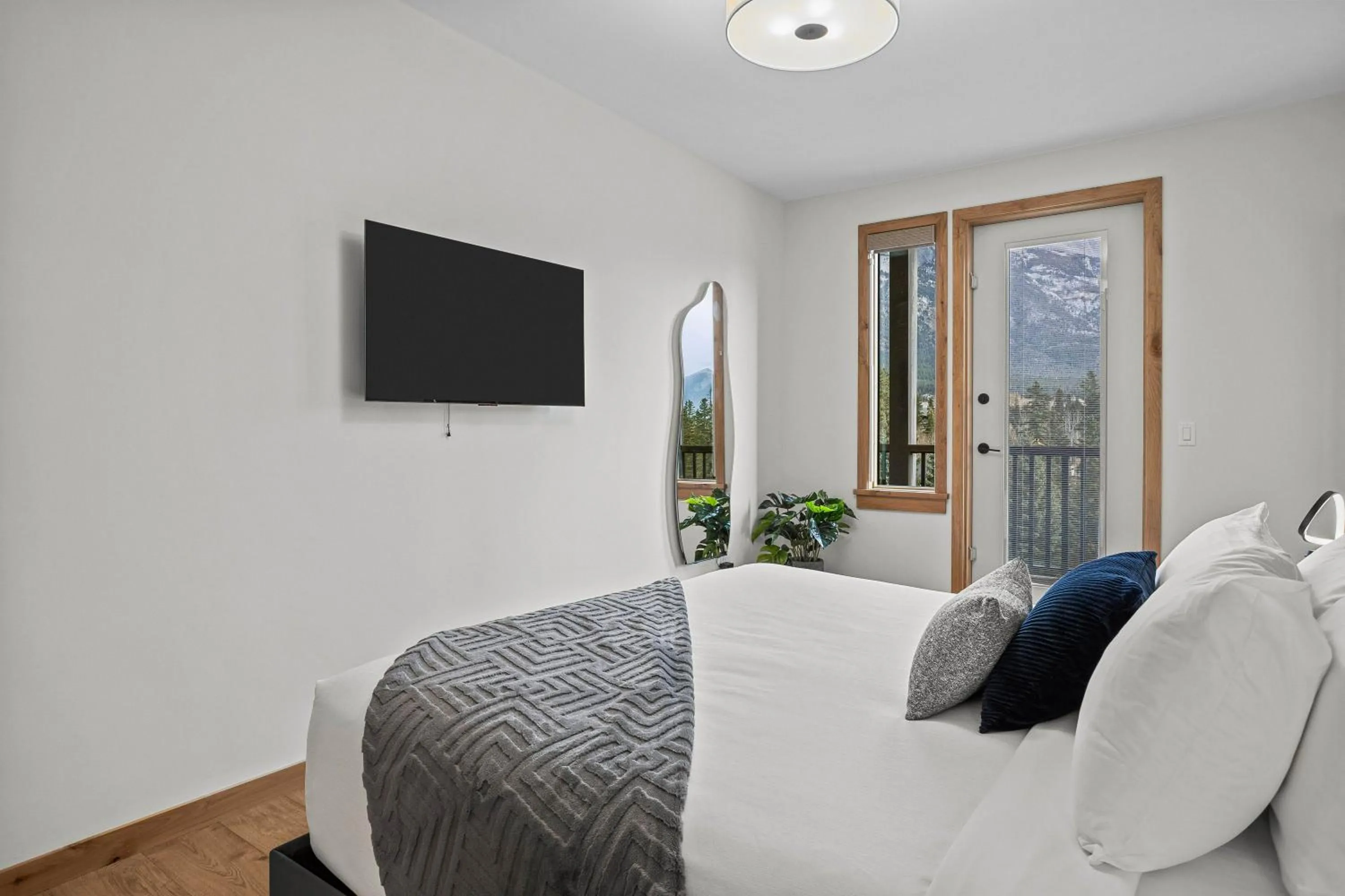 Bed in Mountain Dreams Penthouse Hot Tub & Panoramic Views New in Spring Creek