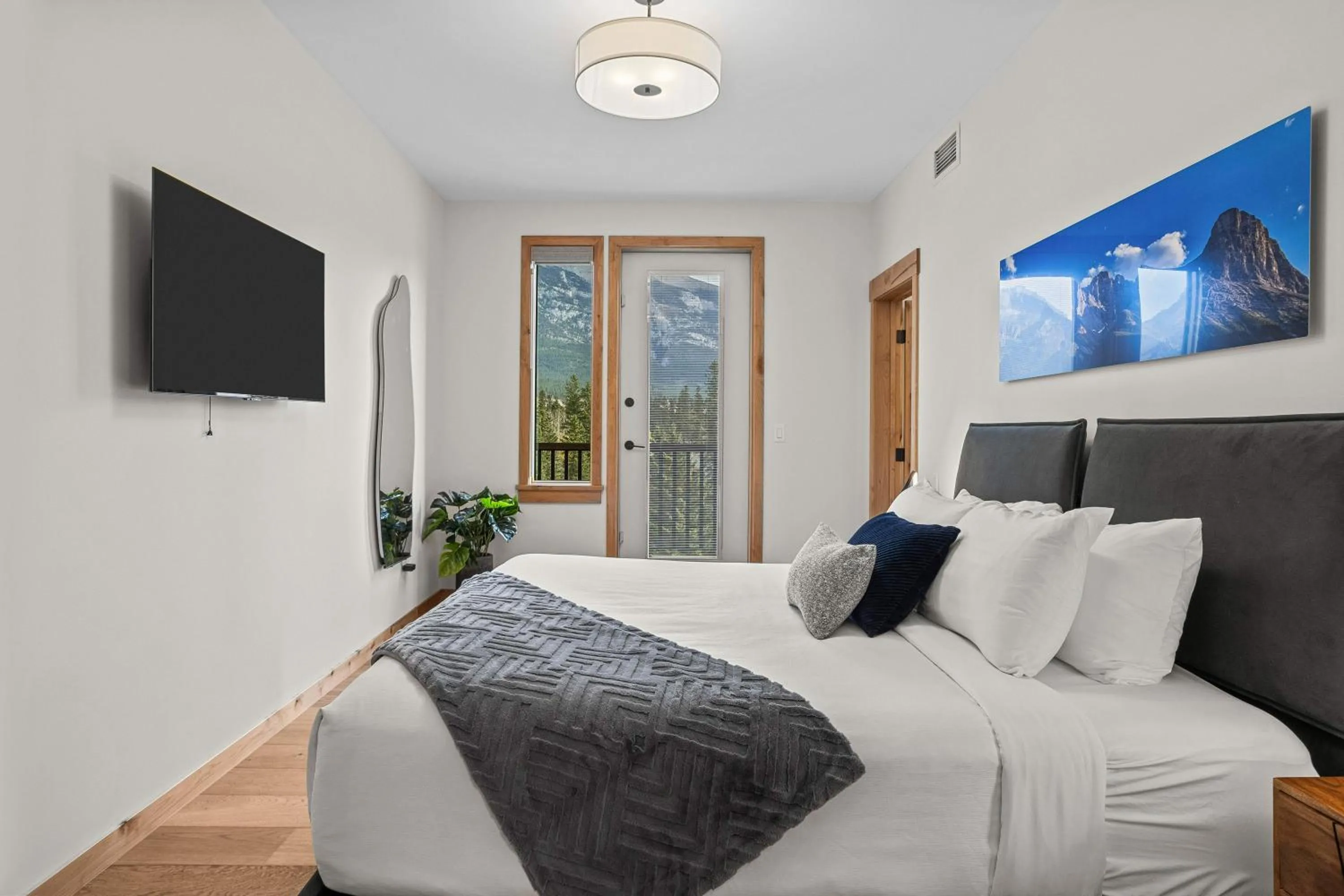 TV and multimedia, Bed in Mountain Dreams Penthouse Hot Tub & Panoramic Views New in Spring Creek