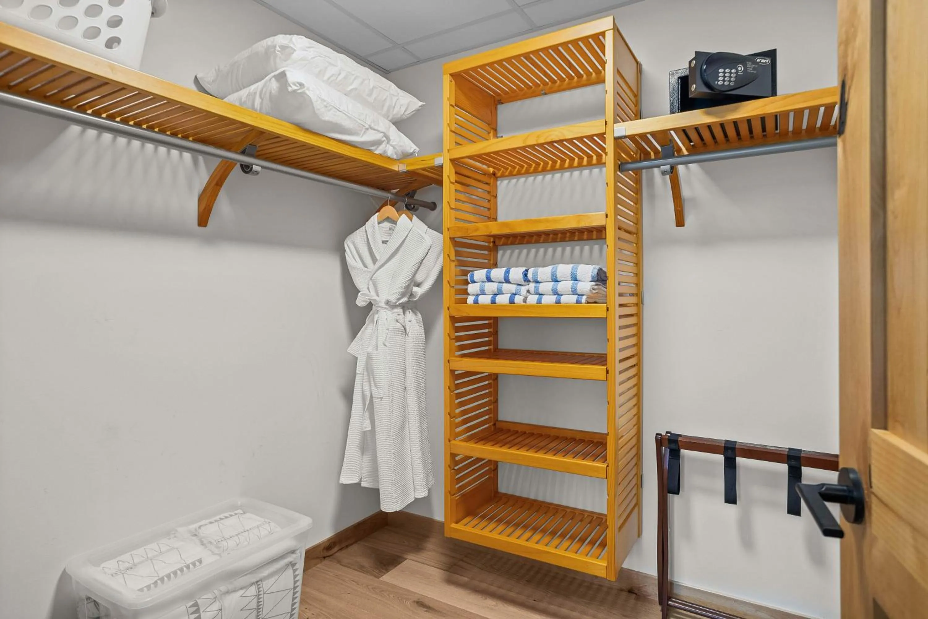 wardrobe in Mountain Dreams Penthouse Hot Tub & Panoramic Views New in Spring Creek