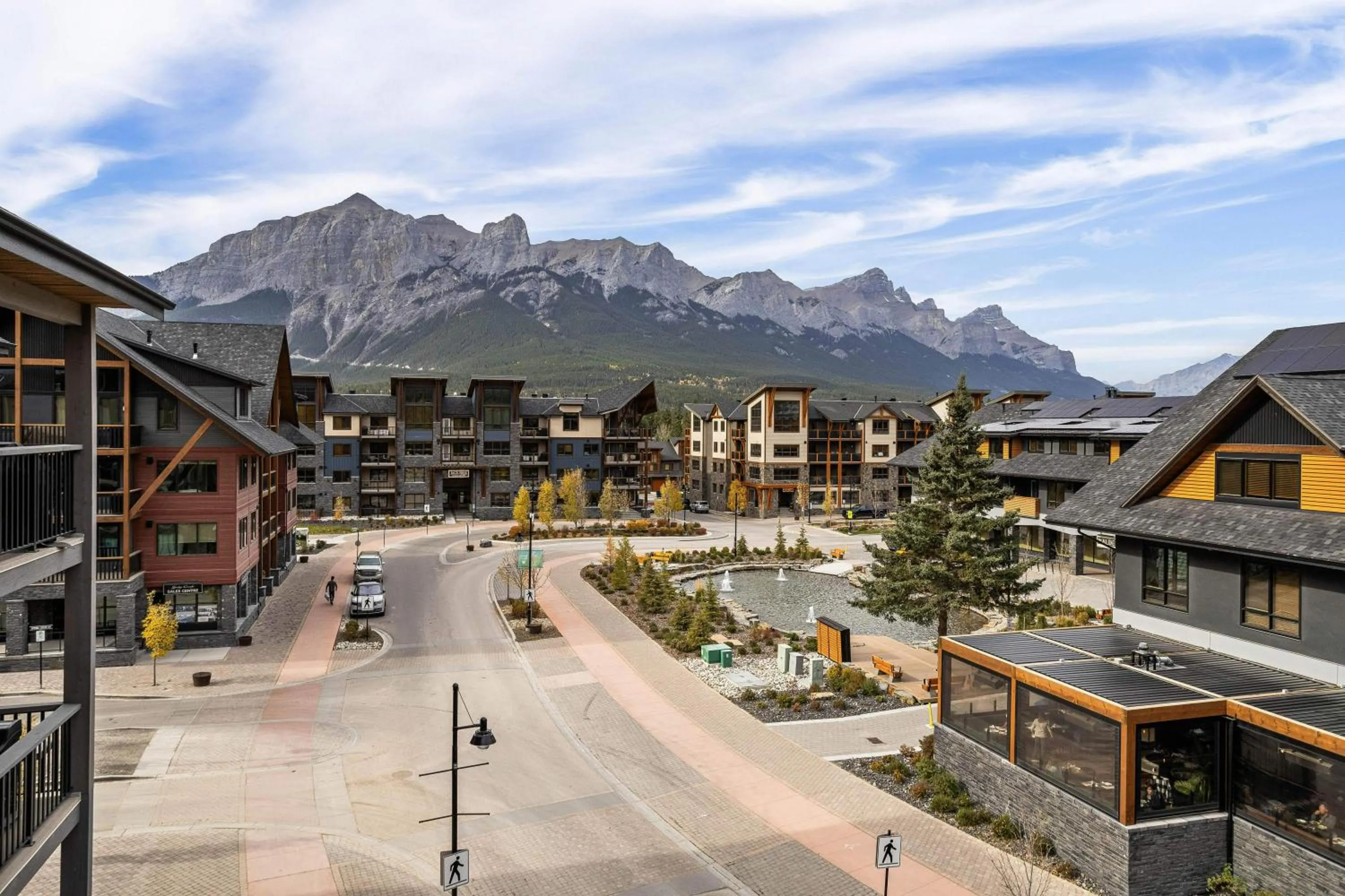 Property building in Mountain Dreams Penthouse Hot Tub & Panoramic Views New in Spring Creek