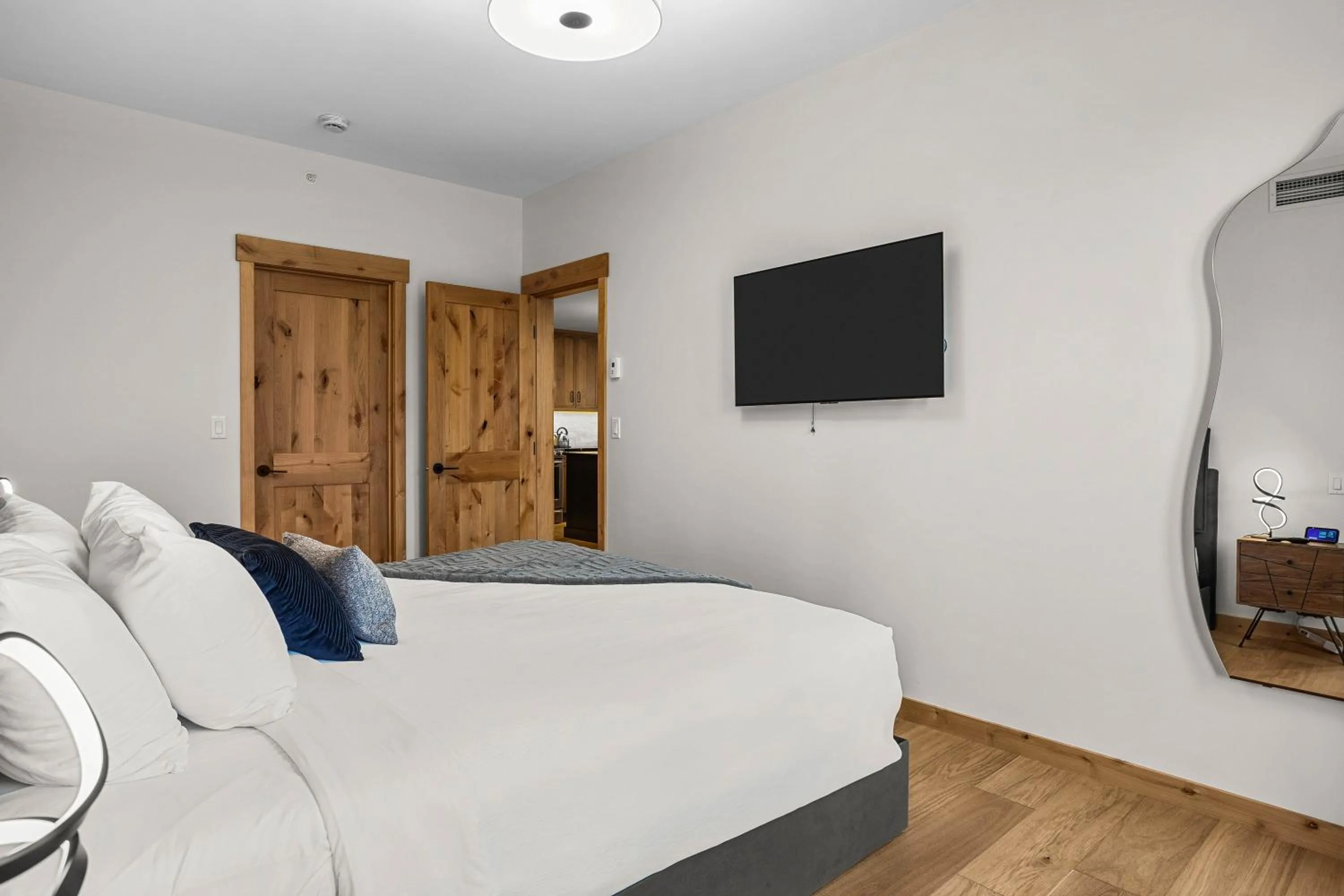 Bed in Mountain Dreams Penthouse Hot Tub & Panoramic Views New in Spring Creek