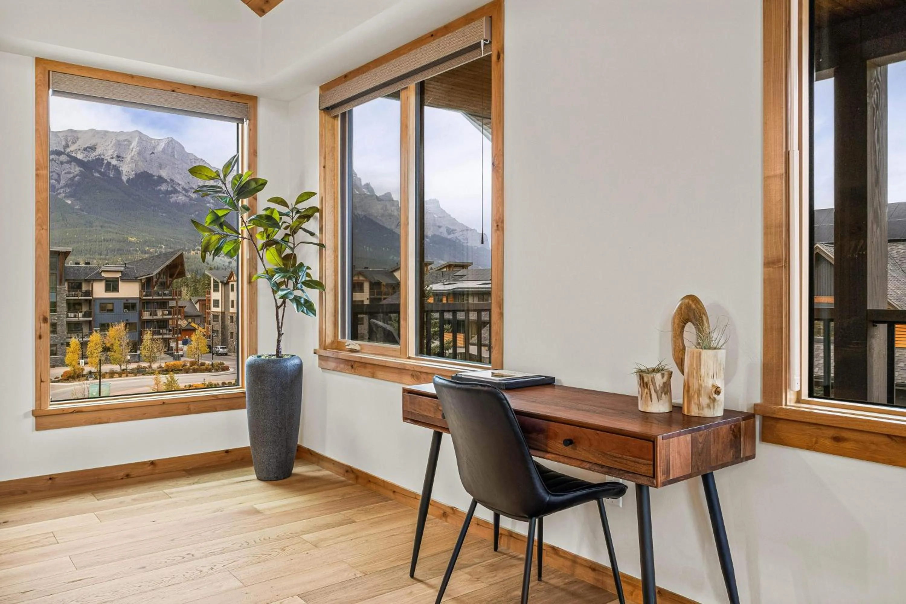 Mountain view in Mountain Dreams Penthouse Hot Tub & Panoramic Views New in Spring Creek