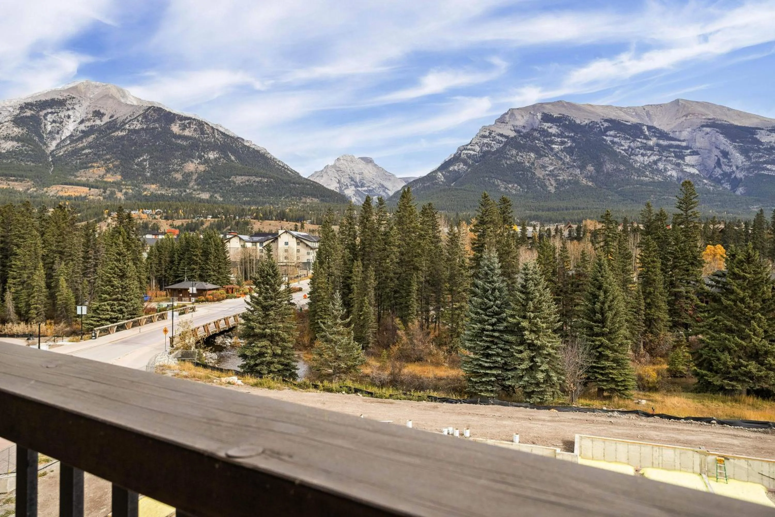 Neighbourhood in Mountain Dreams Penthouse Hot Tub & Panoramic Views New in Spring Creek