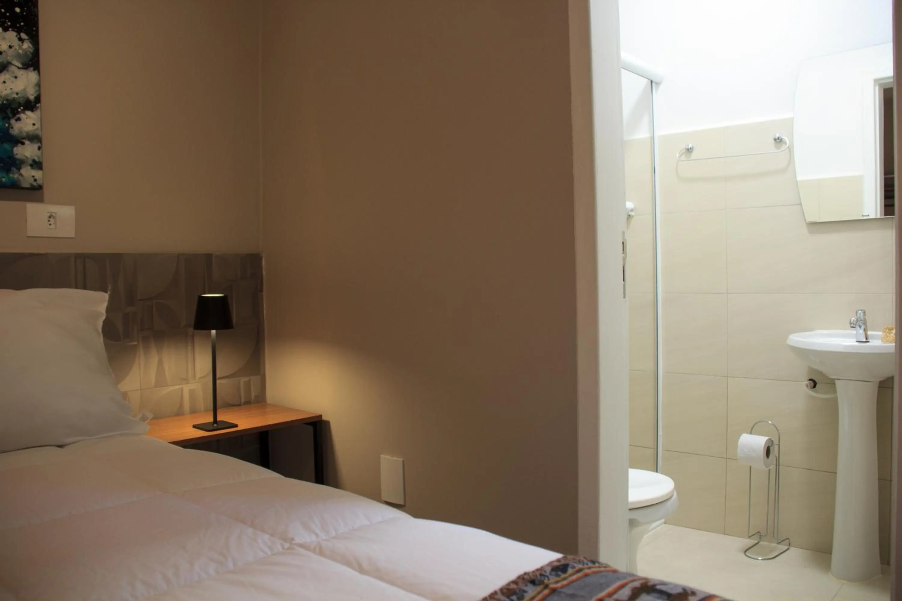 Bathroom, Bed in Che Hermano Suítes