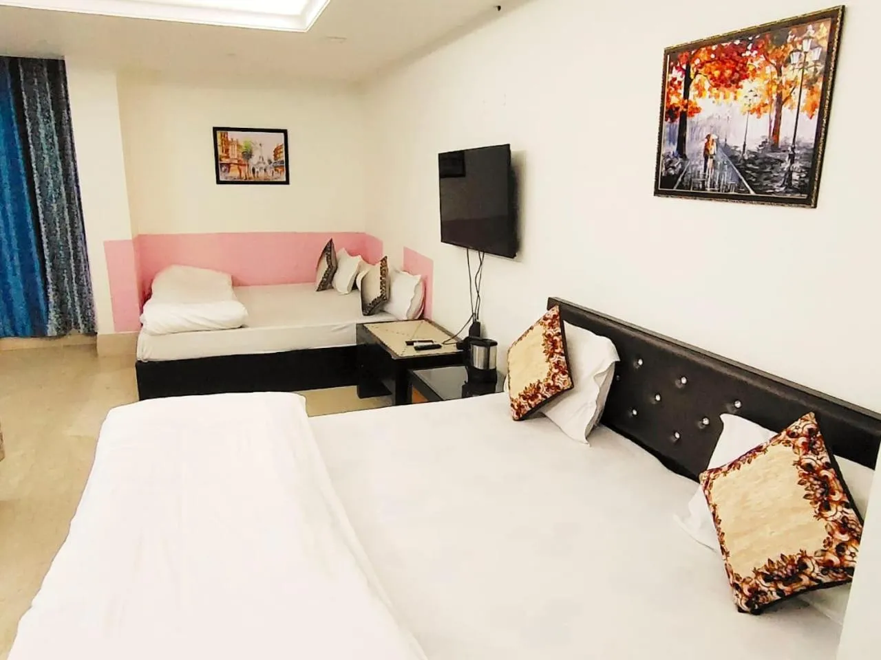 Bed in Taj Inn Residency