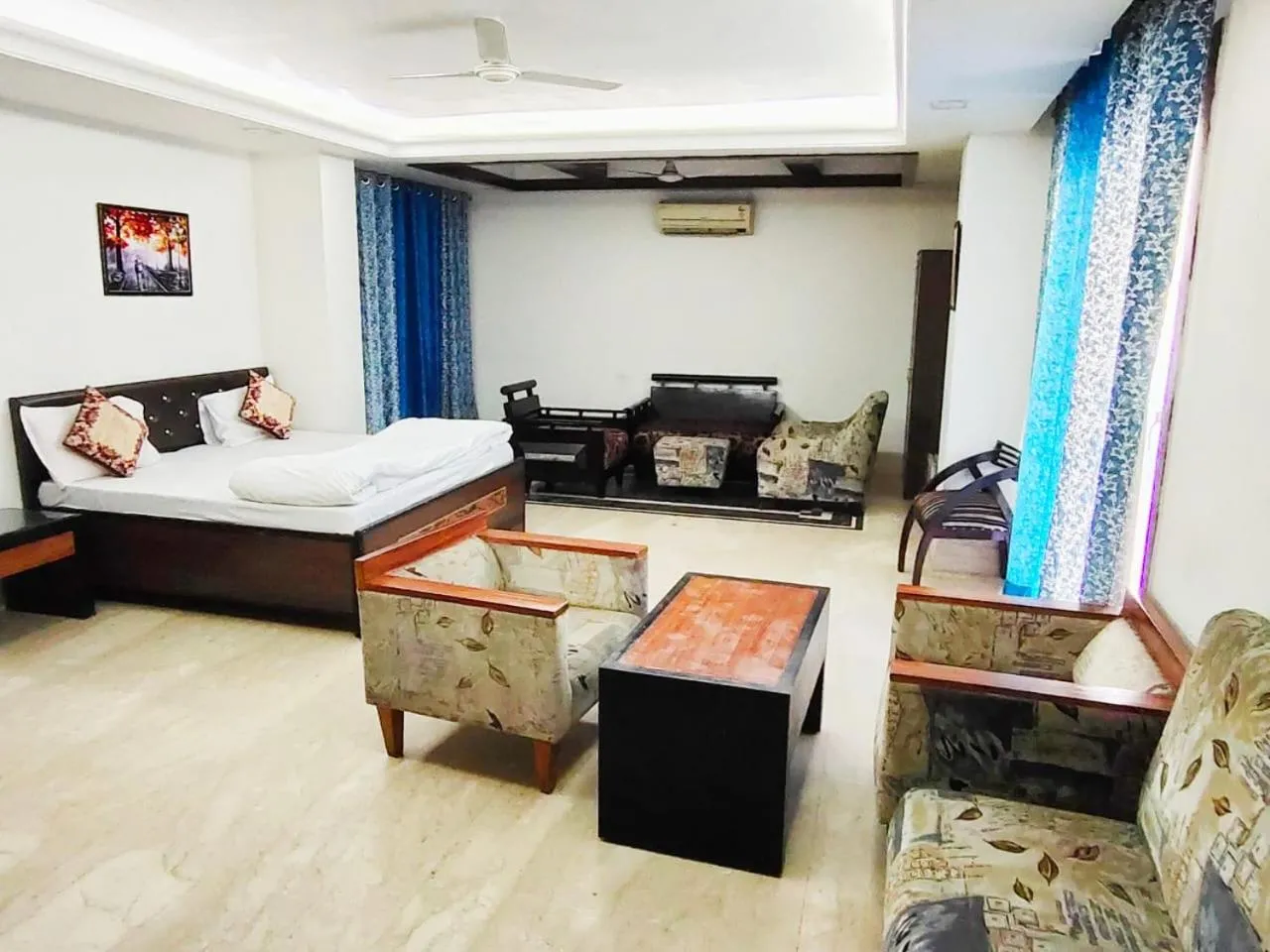Bed in Taj Inn Residency