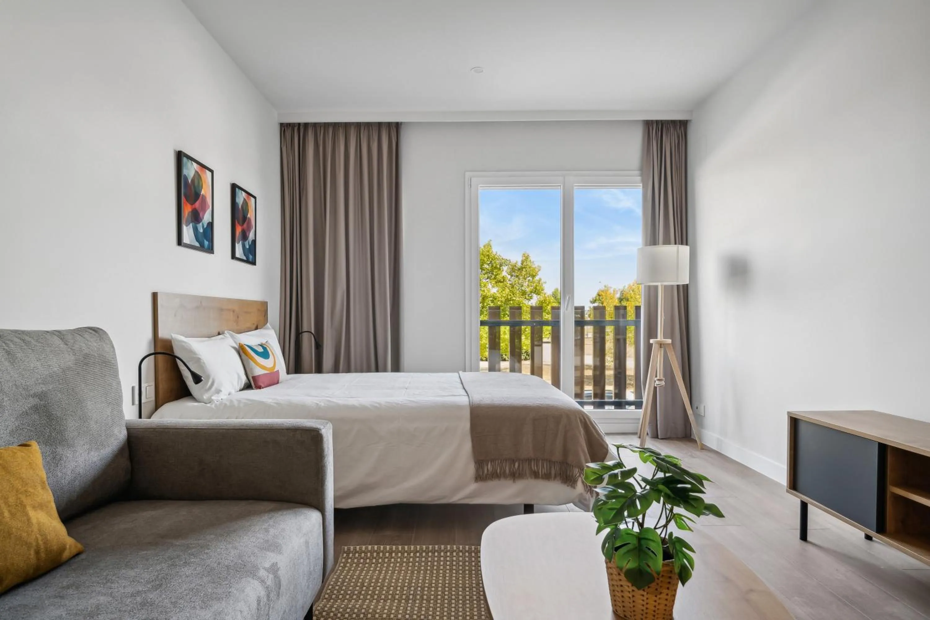 Bedroom, Bed in Truliving Vallecas by Habyt