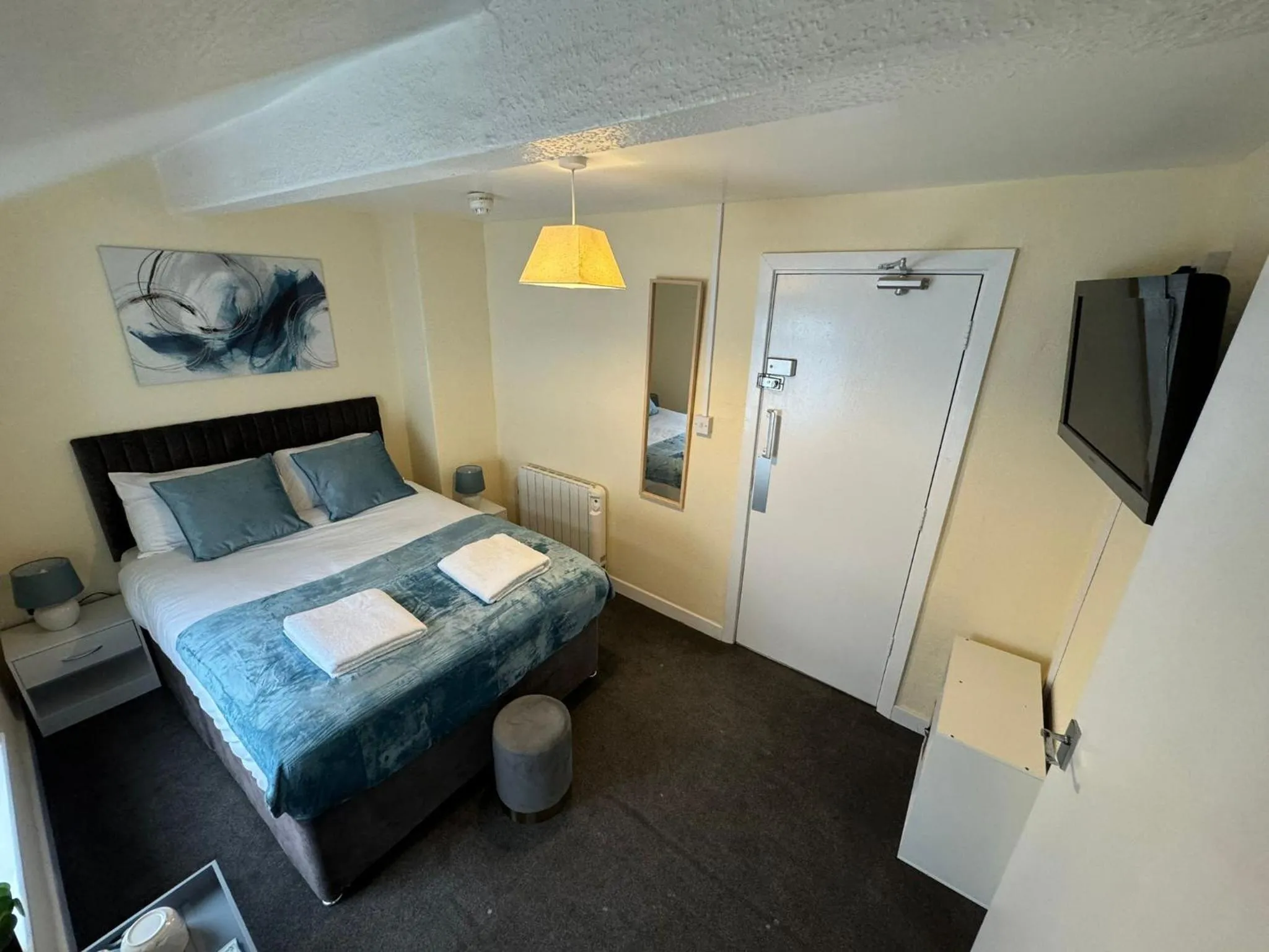 Bedroom, Bed in North Coast Hotel