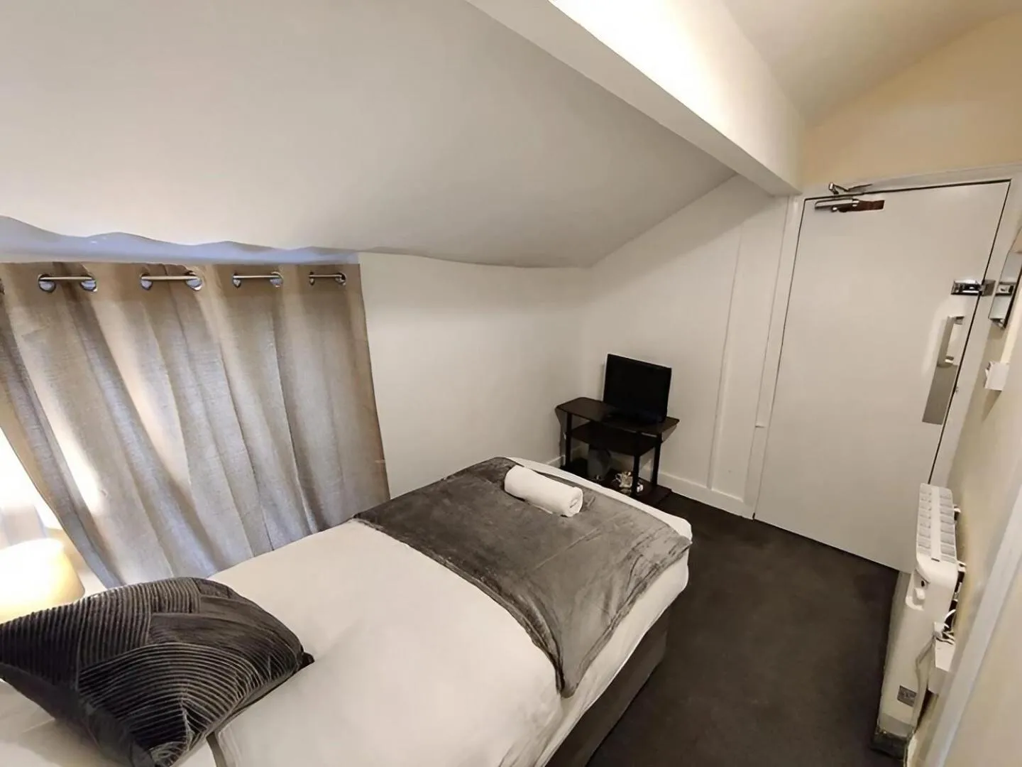 Bedroom, Bed in North Coast Hotel