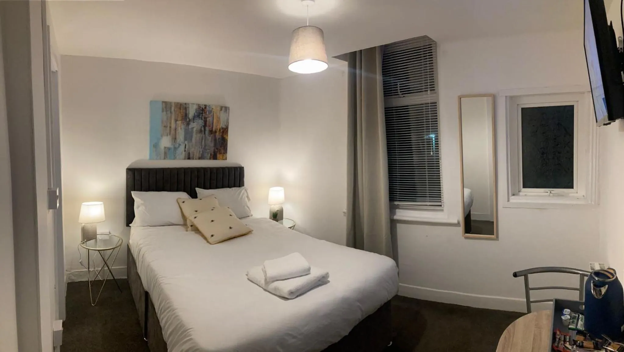 Bedroom, Bed in North Coast Hotel